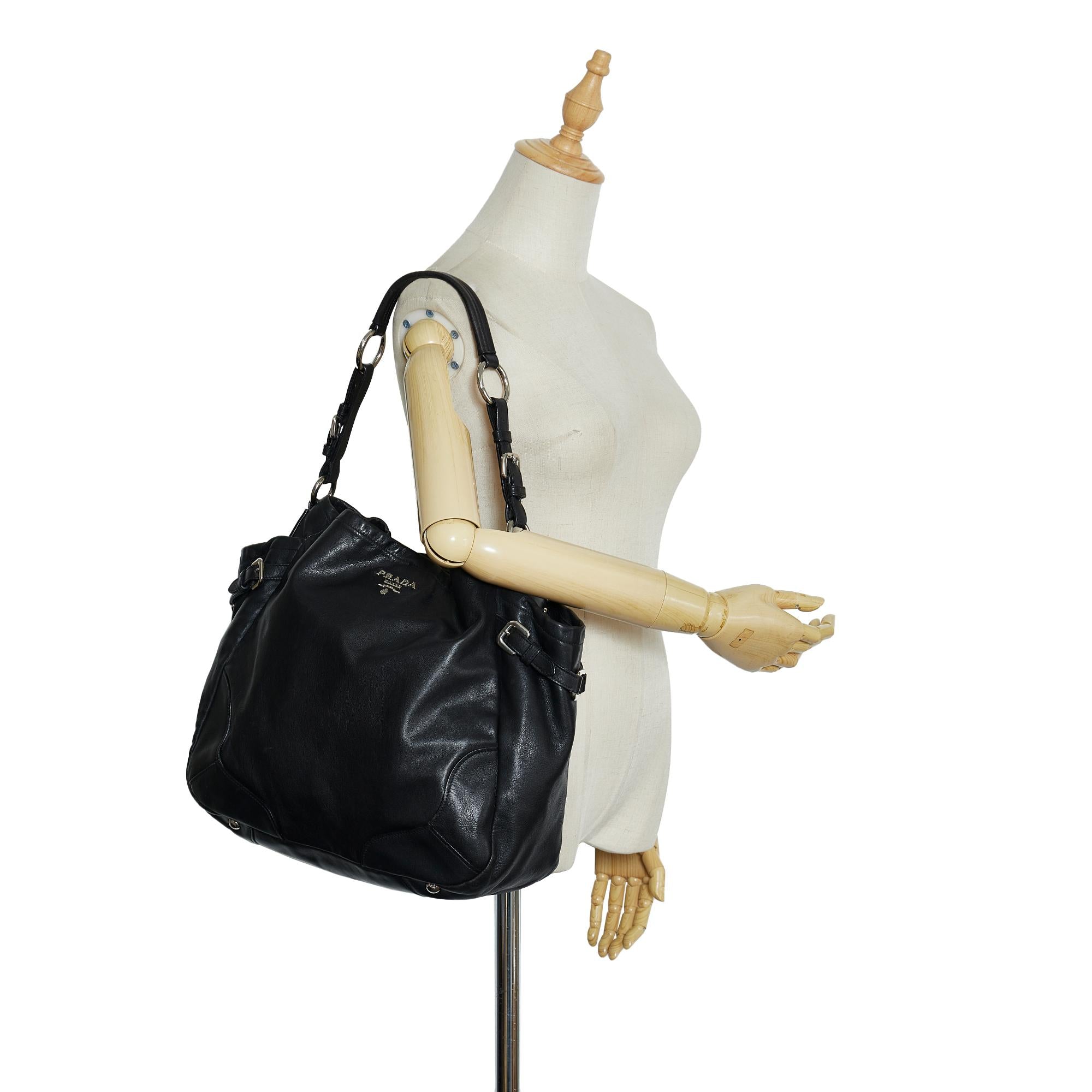 Prada Vitello Daino Shoulder Bag (SHG-cn1jvN)