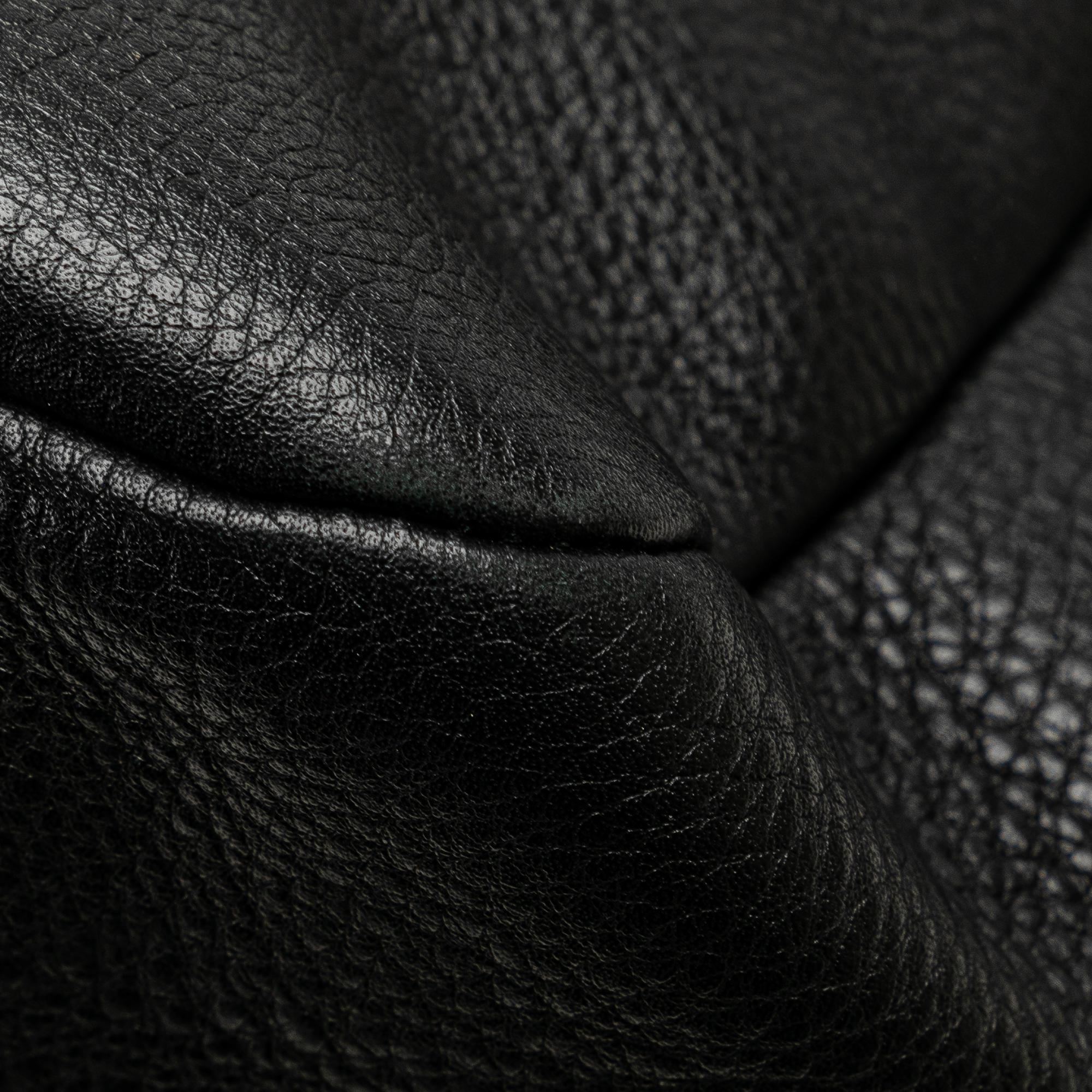 Prada Vitello Daino Tote (SHG-gNT3TM)
