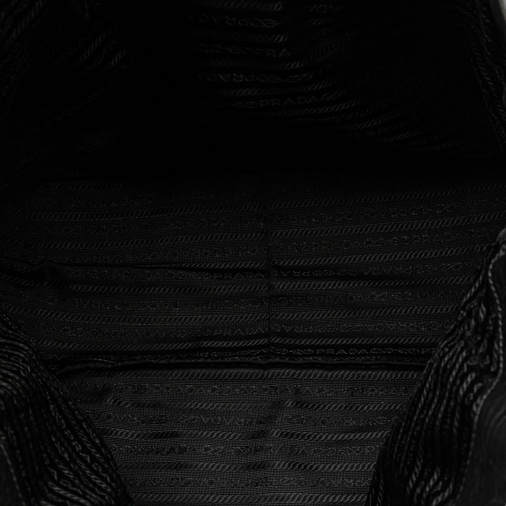 Prada Vitello Daino Tote (SHG-gNT3TM)