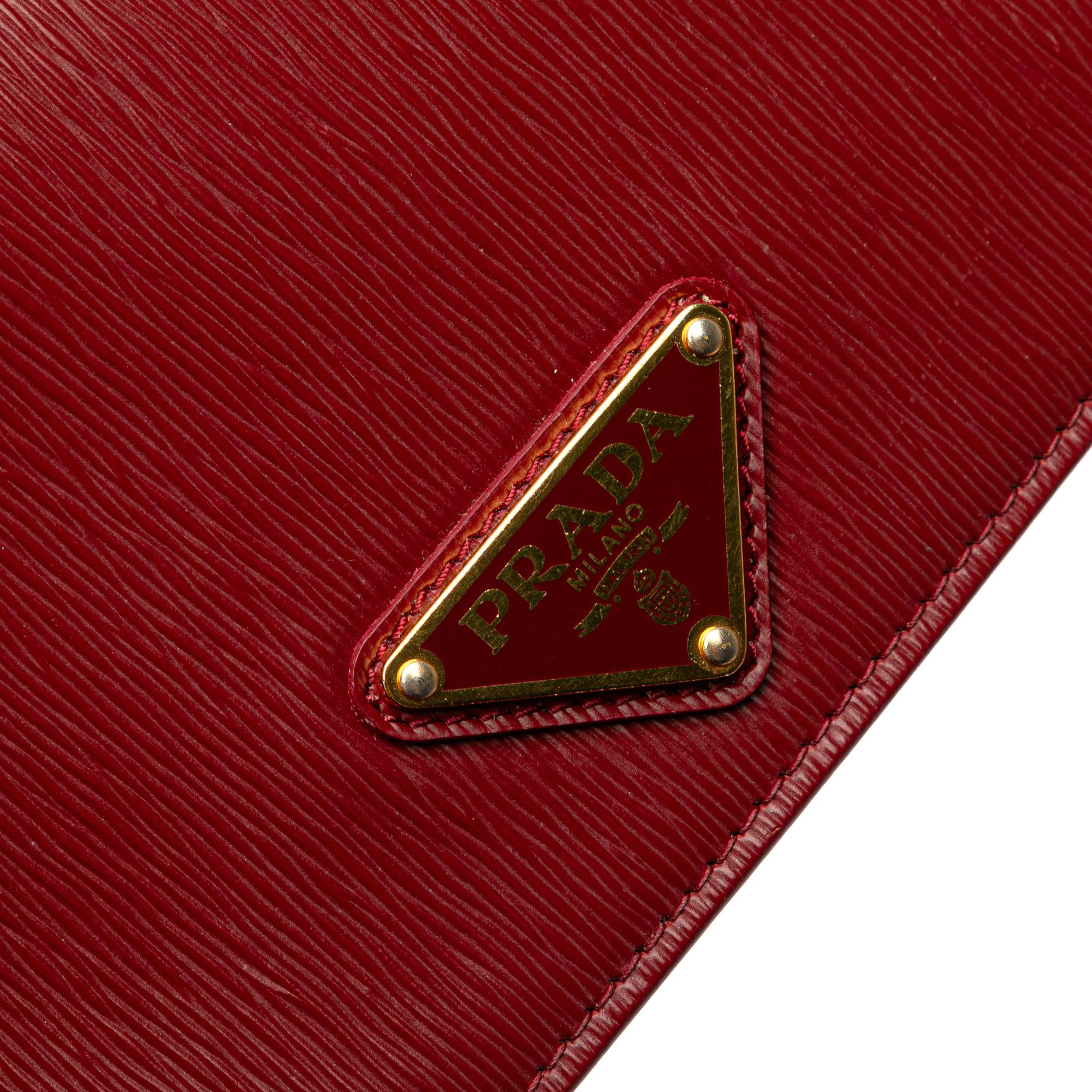 Prada Vitello Move Wallet On Chain