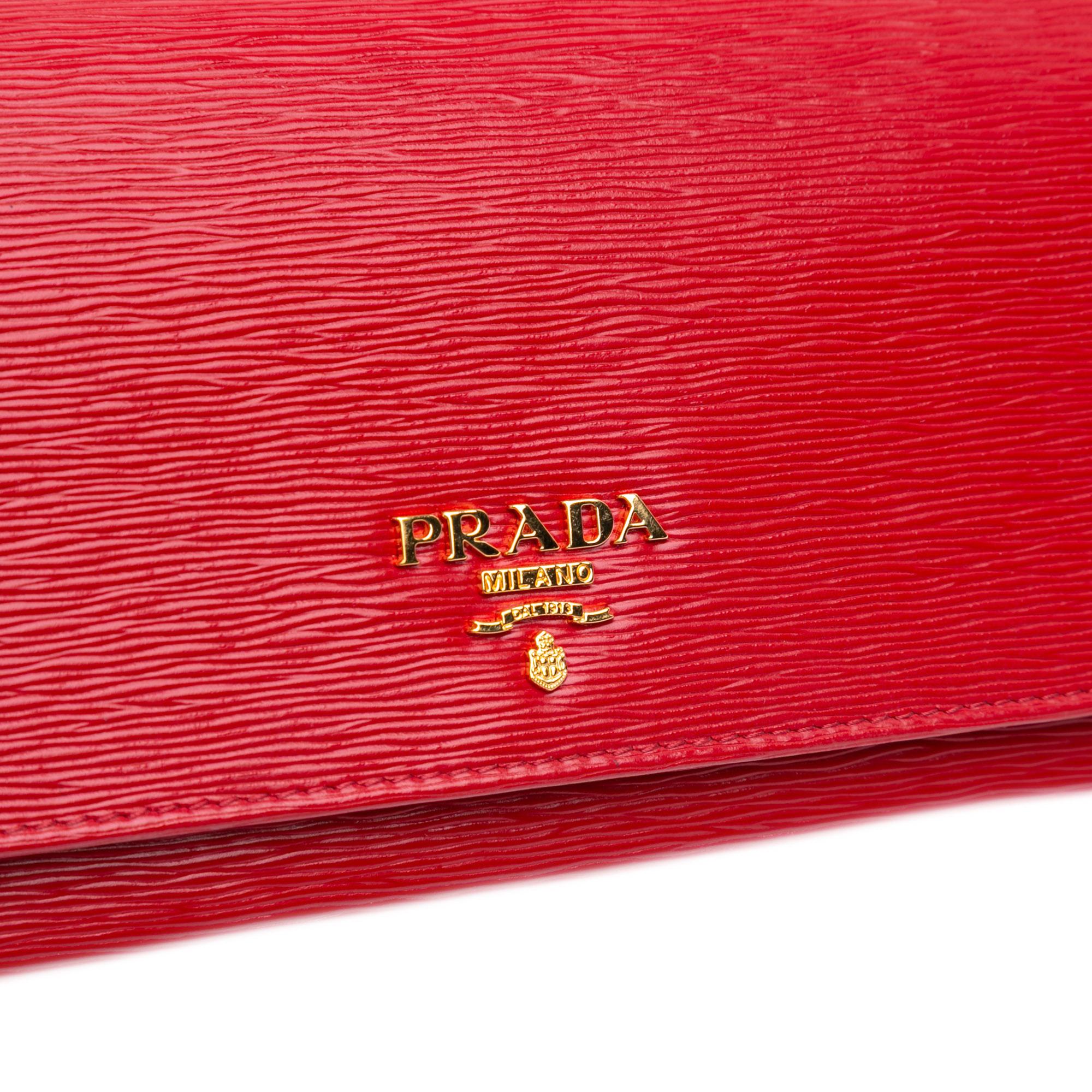 Prada Vitello Move Wallet on Chain