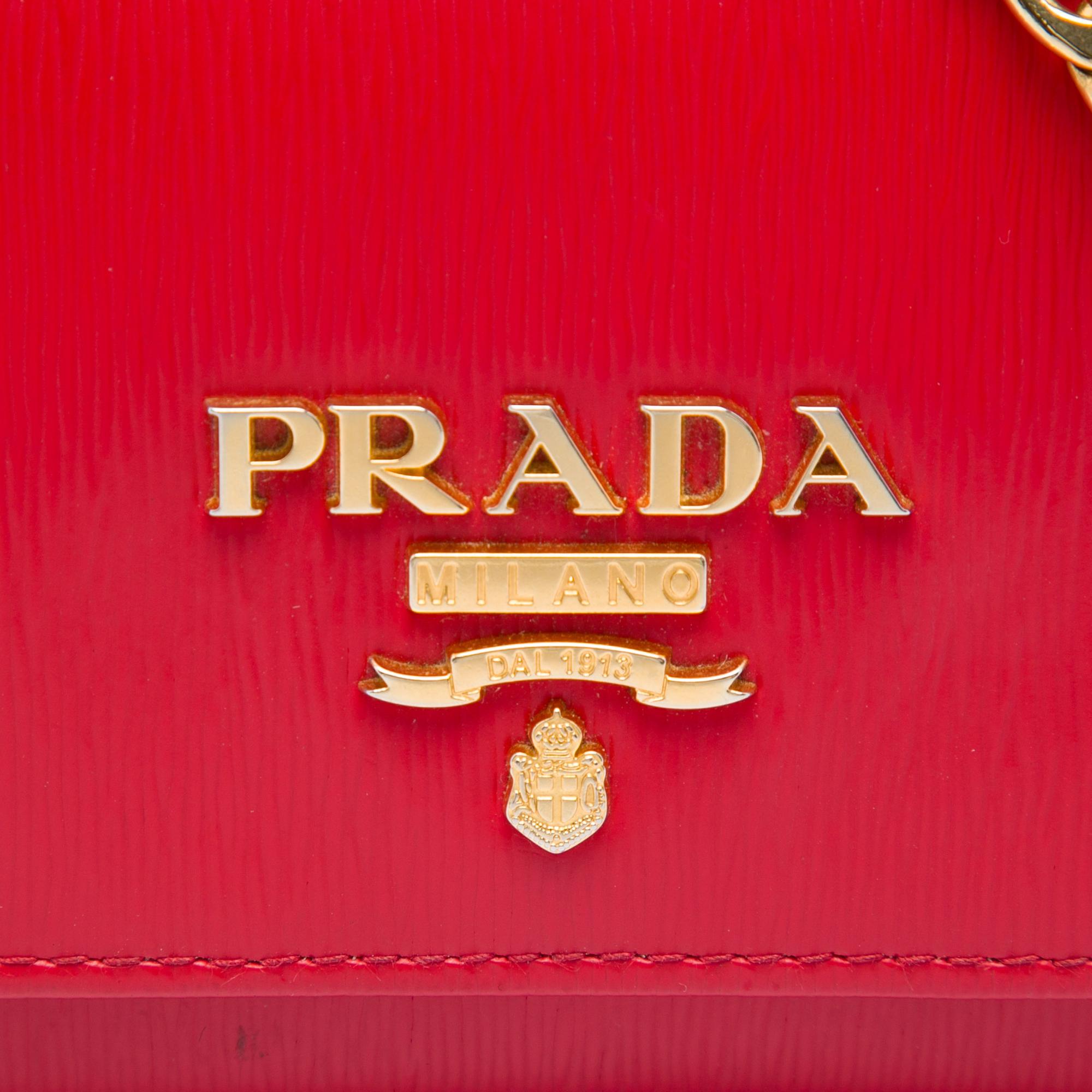 Prada Vitello Move Wallet on Chain
