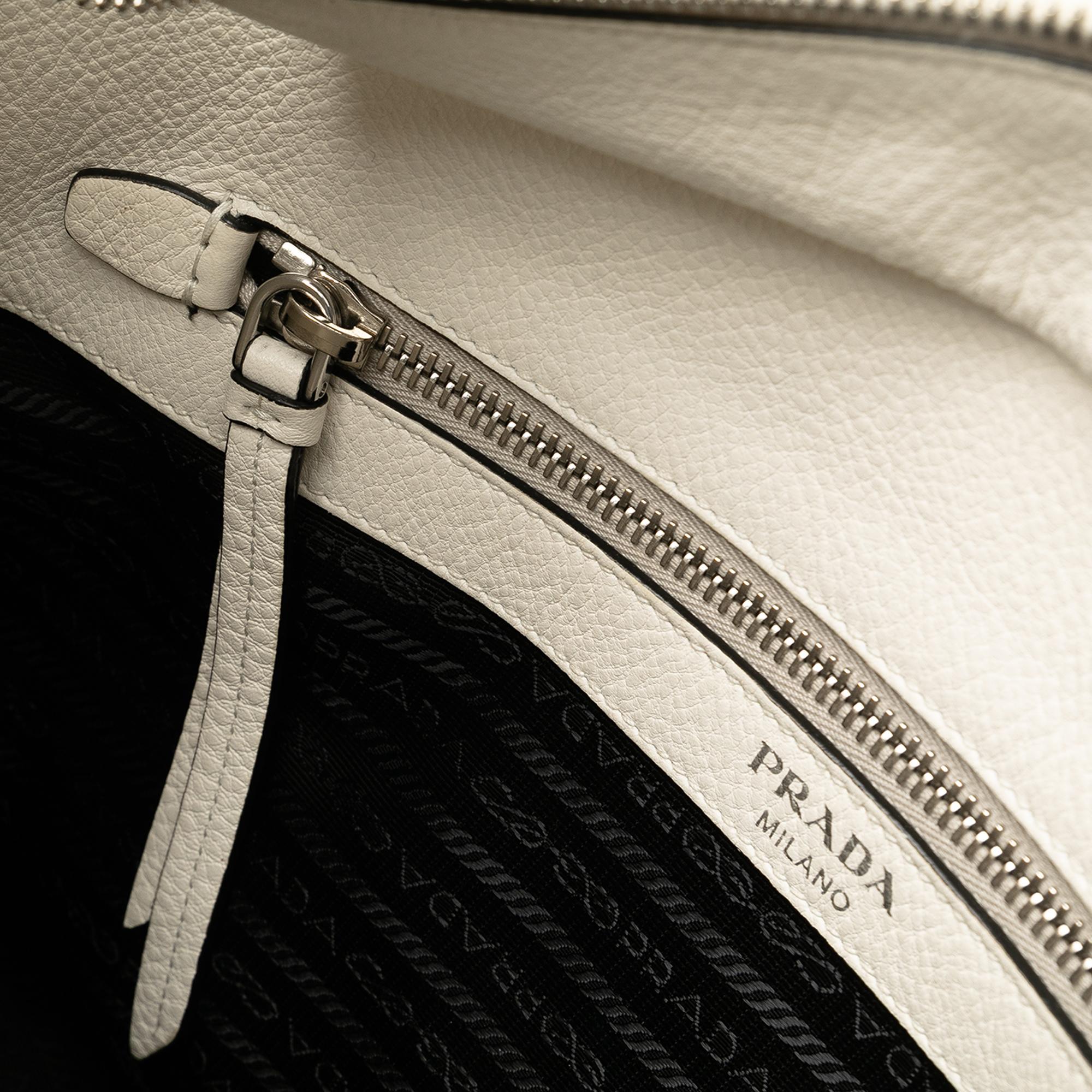 Prada Vitello Phenix Logo Bucket Bag (SHG-77RPlB)