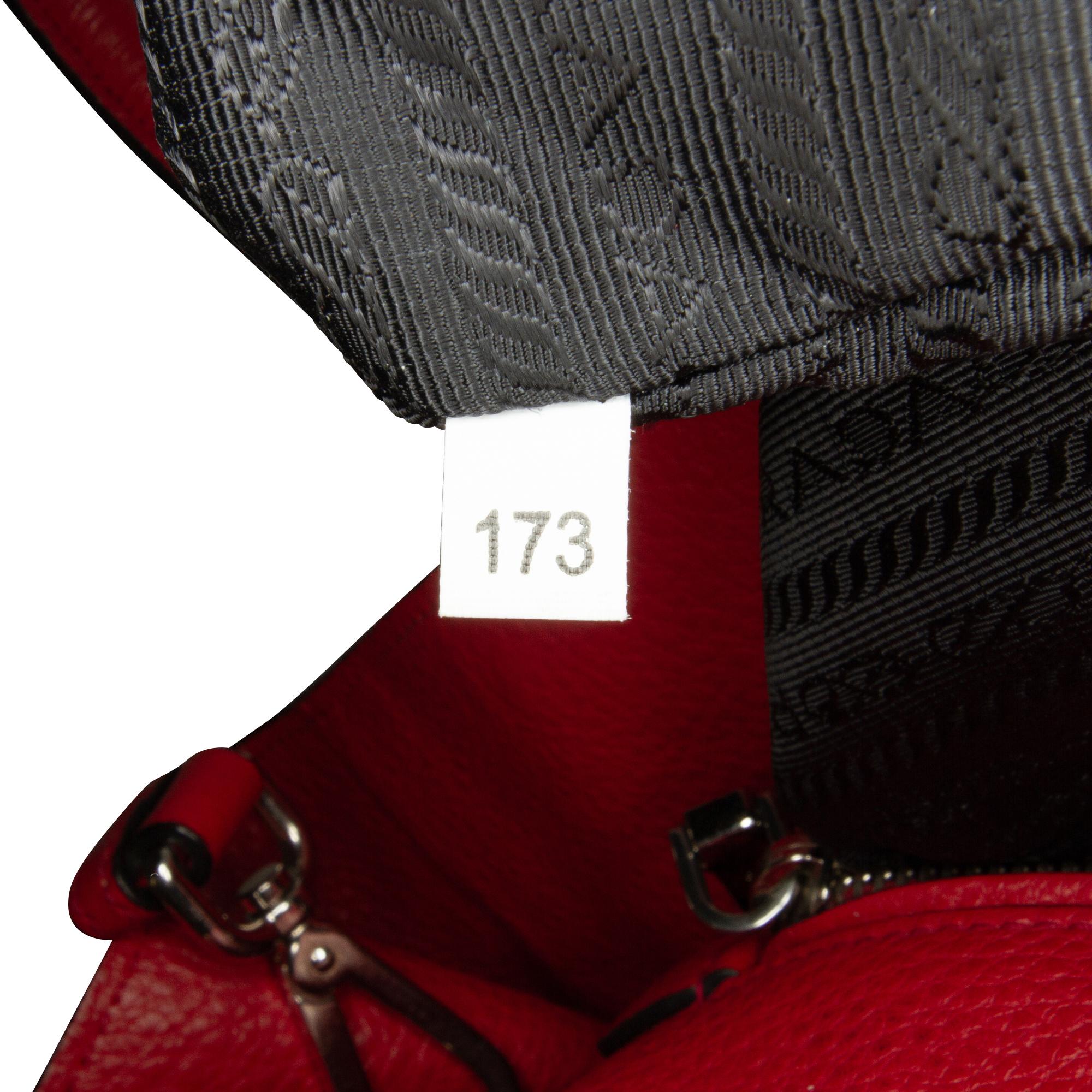 Prada Vitello Phenix Pocket Satchel (SHG-MTduEh)