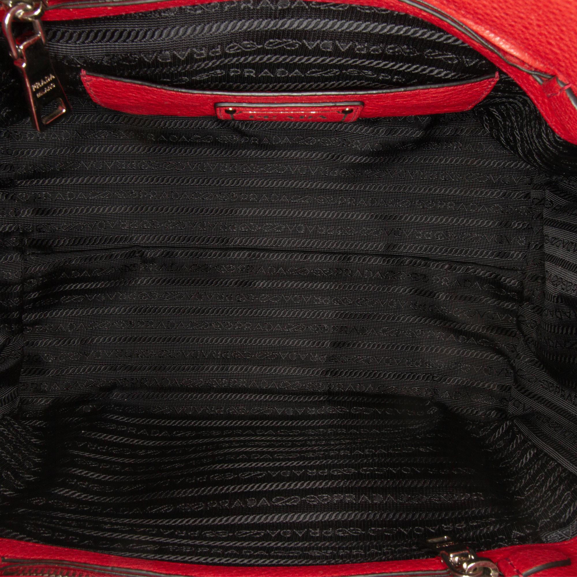 Prada Vitello Phenix Pocket Satchel (SHG-MTduEh)