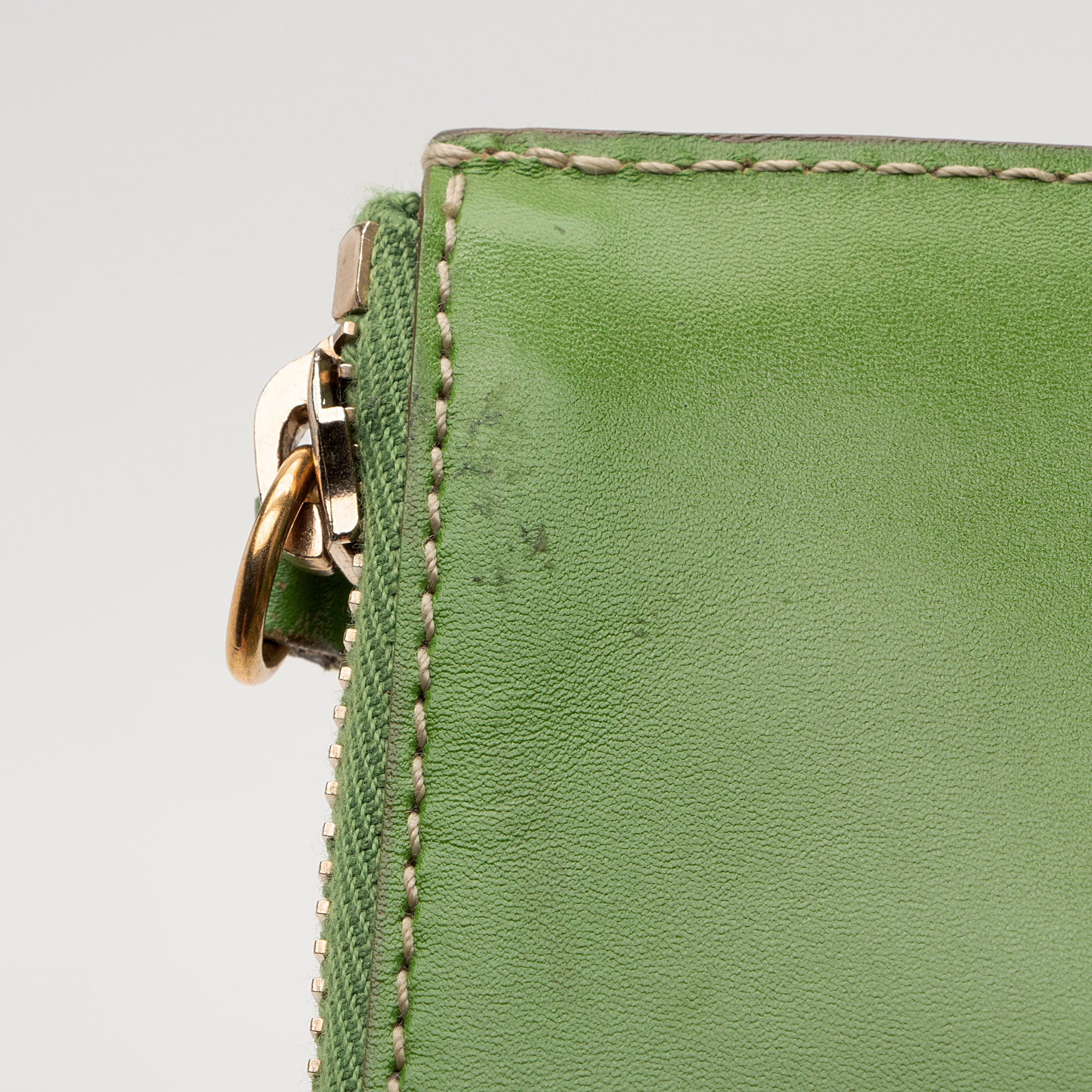 Prada Vitello Pocket Zip Pouch (SHF-roWUm3)