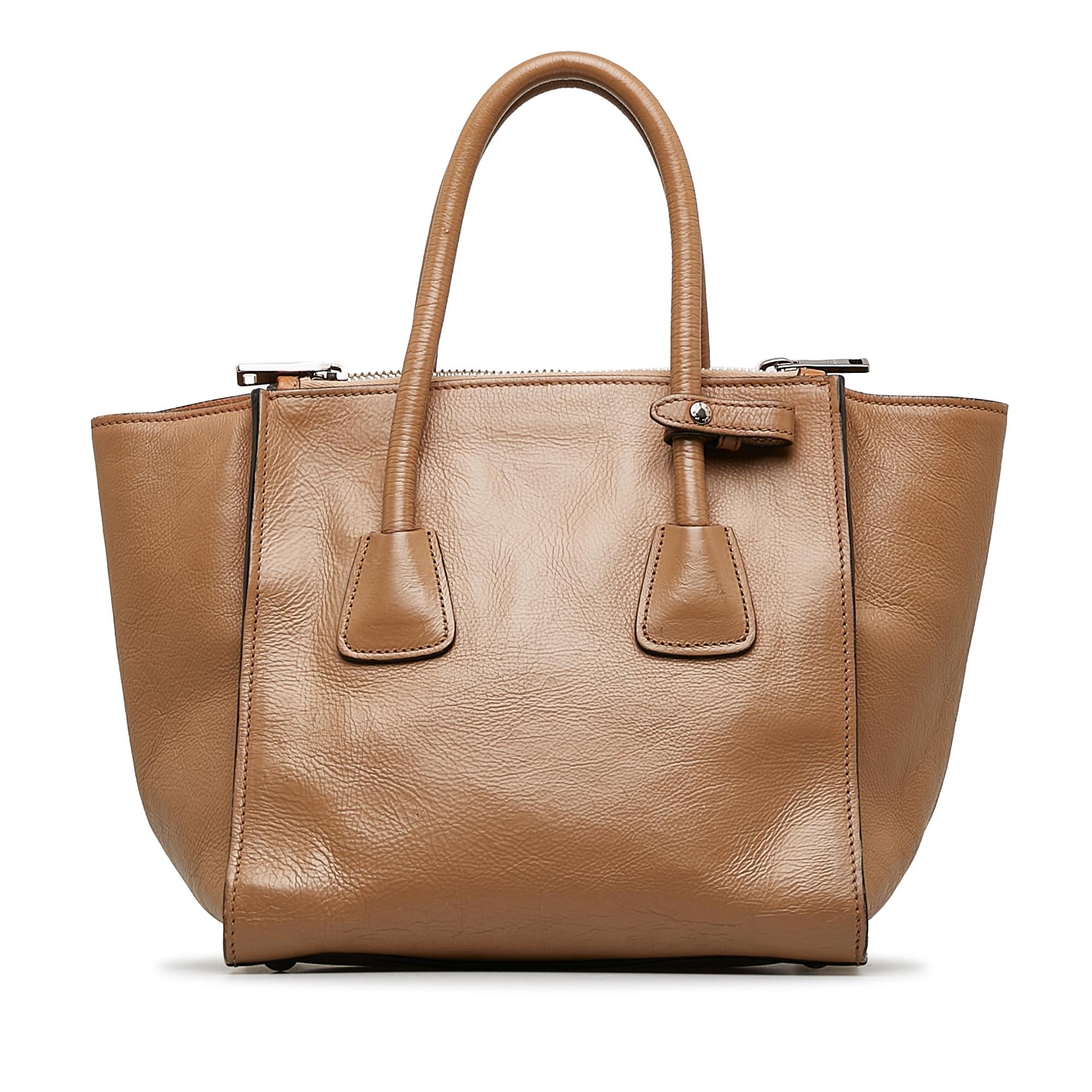 Prada Vitello Twin Pocket (SHG-SQuPRD)