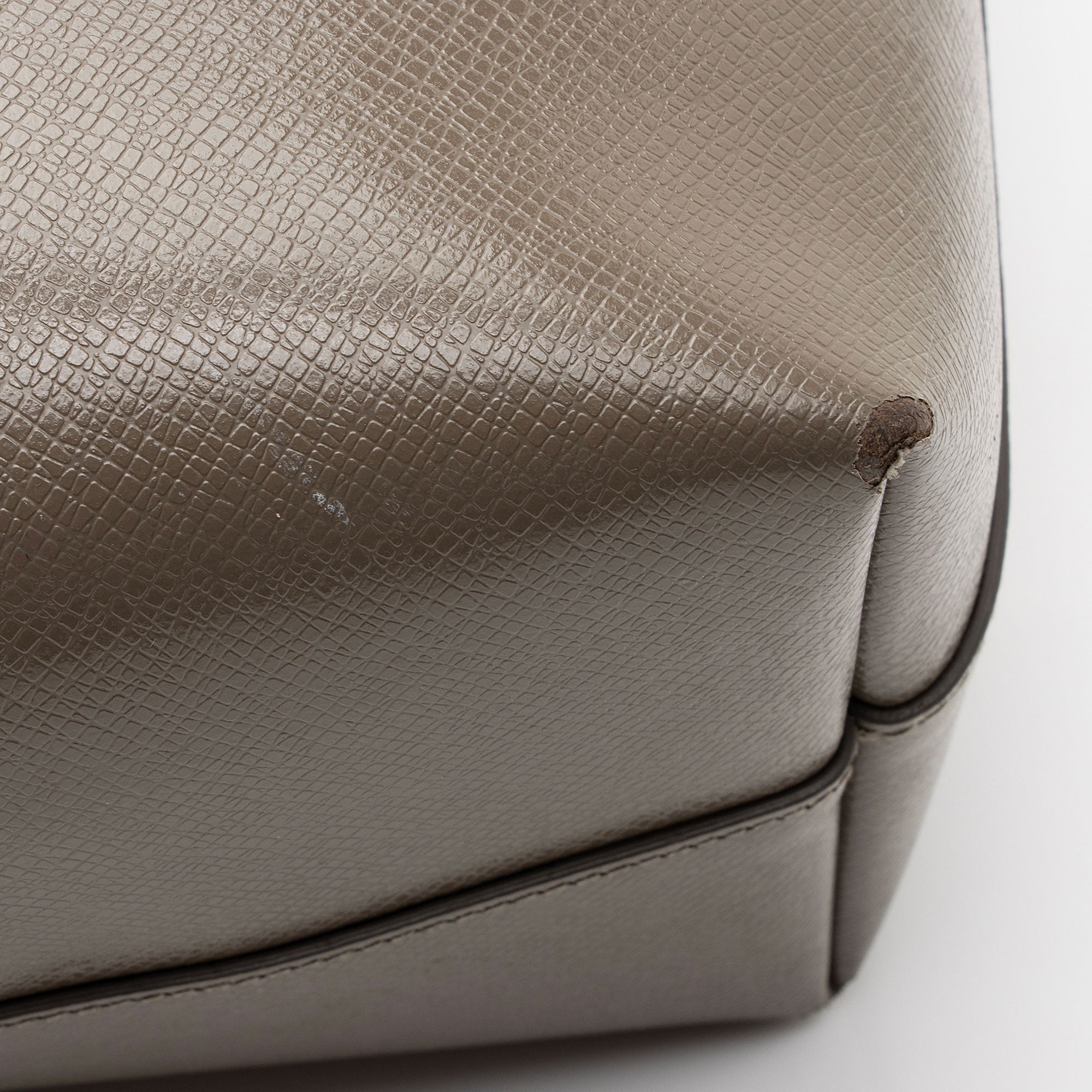 Saint Laurent Boucle Embossed Leather Shopping Tote (SHF-3yPQcN)