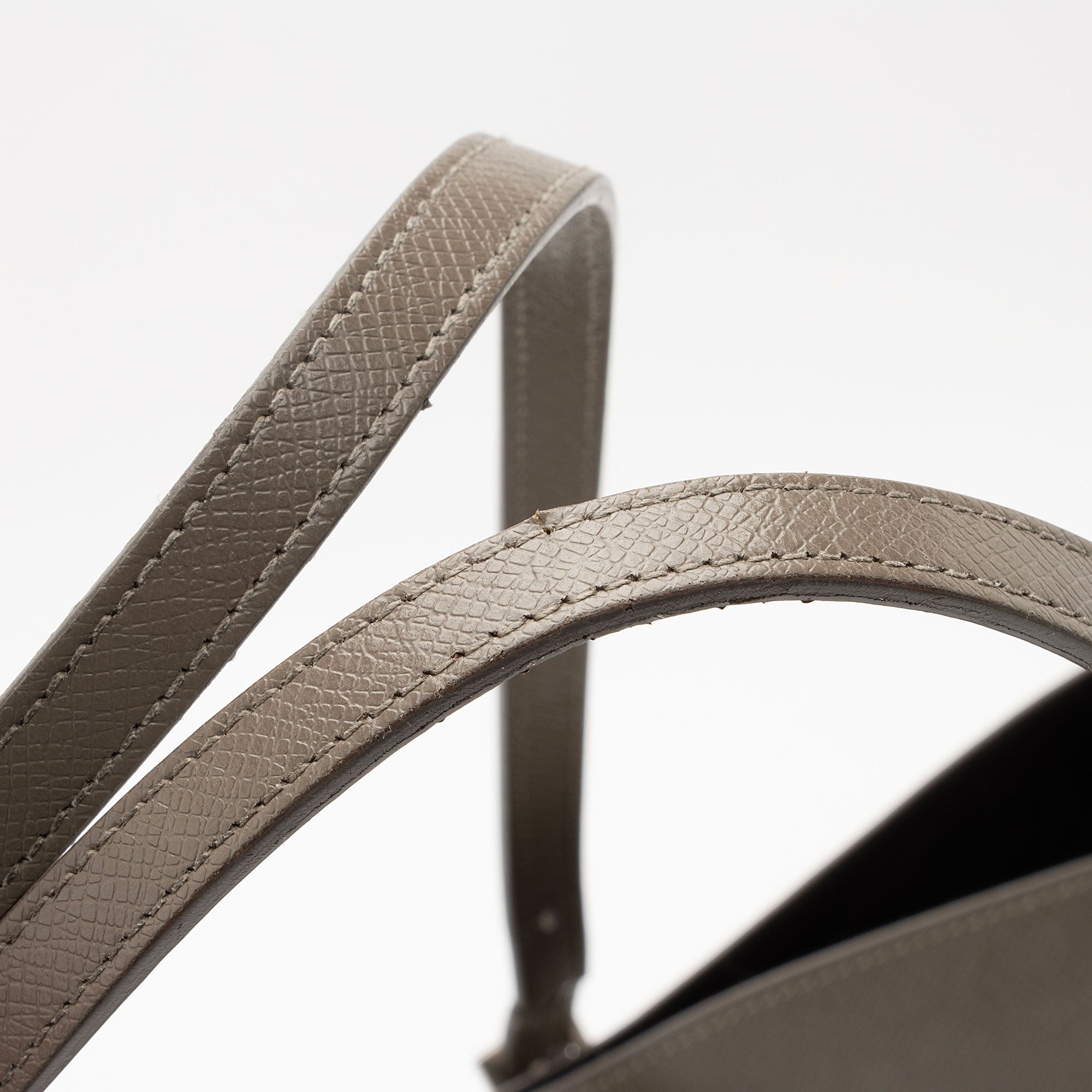 Saint Laurent Boucle Embossed Leather Shopping Tote (SHF-3yPQcN)