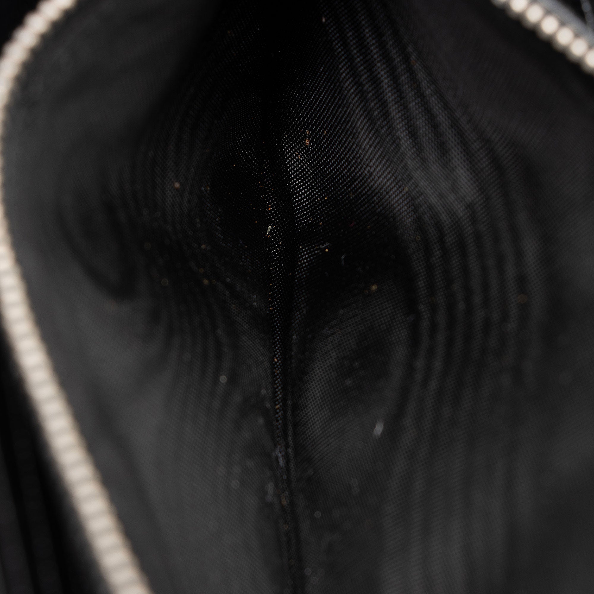 Saint Laurent Grain de Poudre Studded Marquage Zip Around Wallet (SHF-lHofWv)