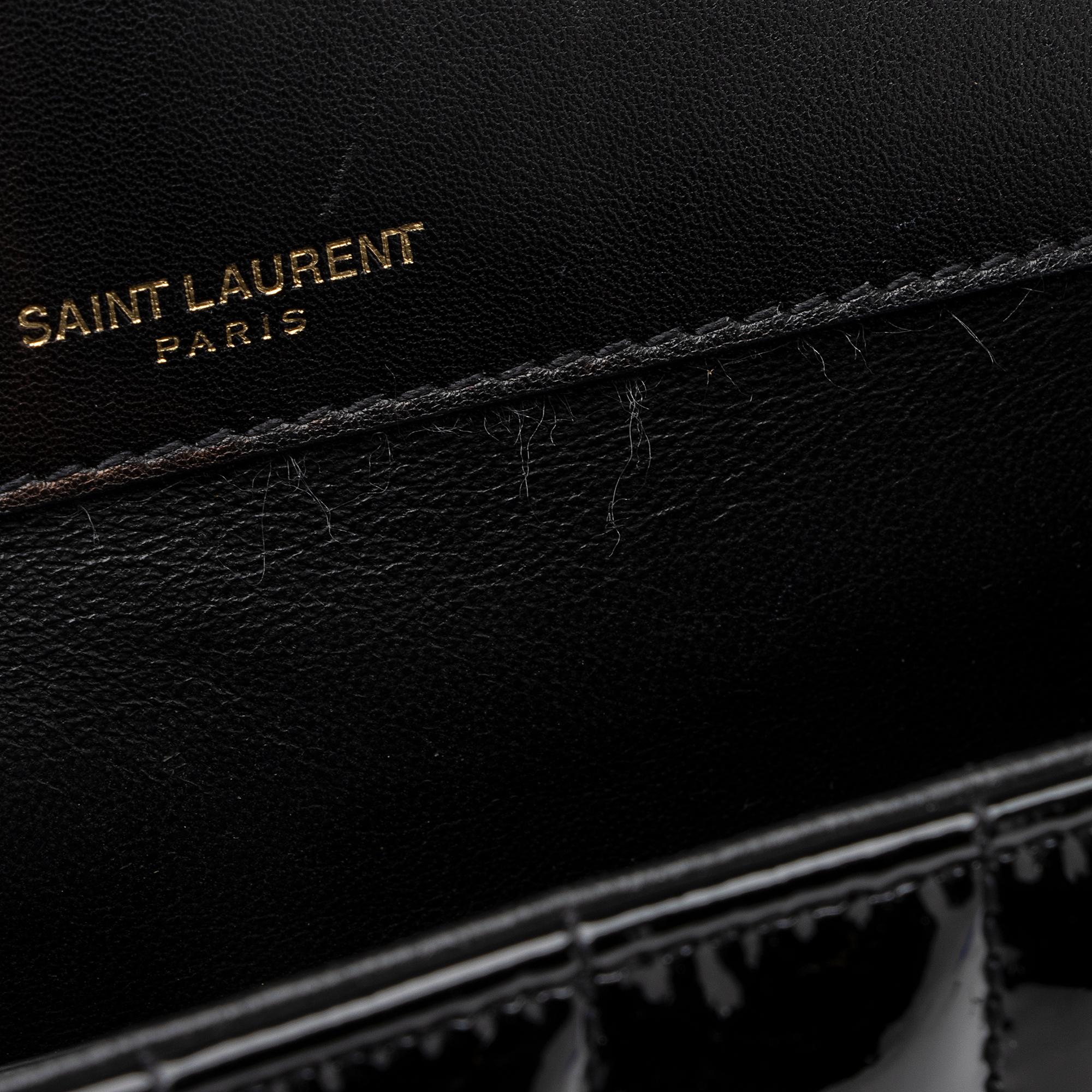 Saint Laurent Matalasse Patent Leather Monogram Vicky Large Shoulder Bag (SHF-zhdP3r)