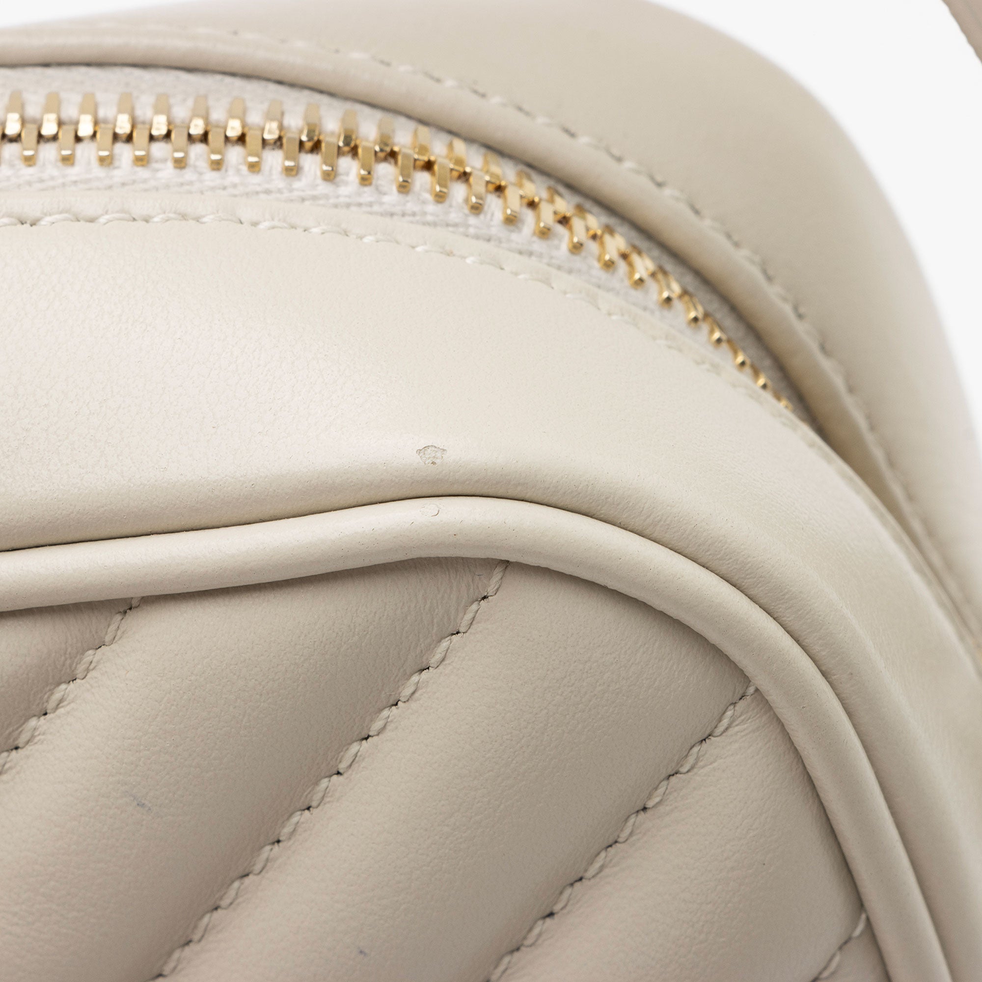 Saint Laurent Matelasse Calfskin Monogram Lou Camera Bag (SHF-Gm6ltb)