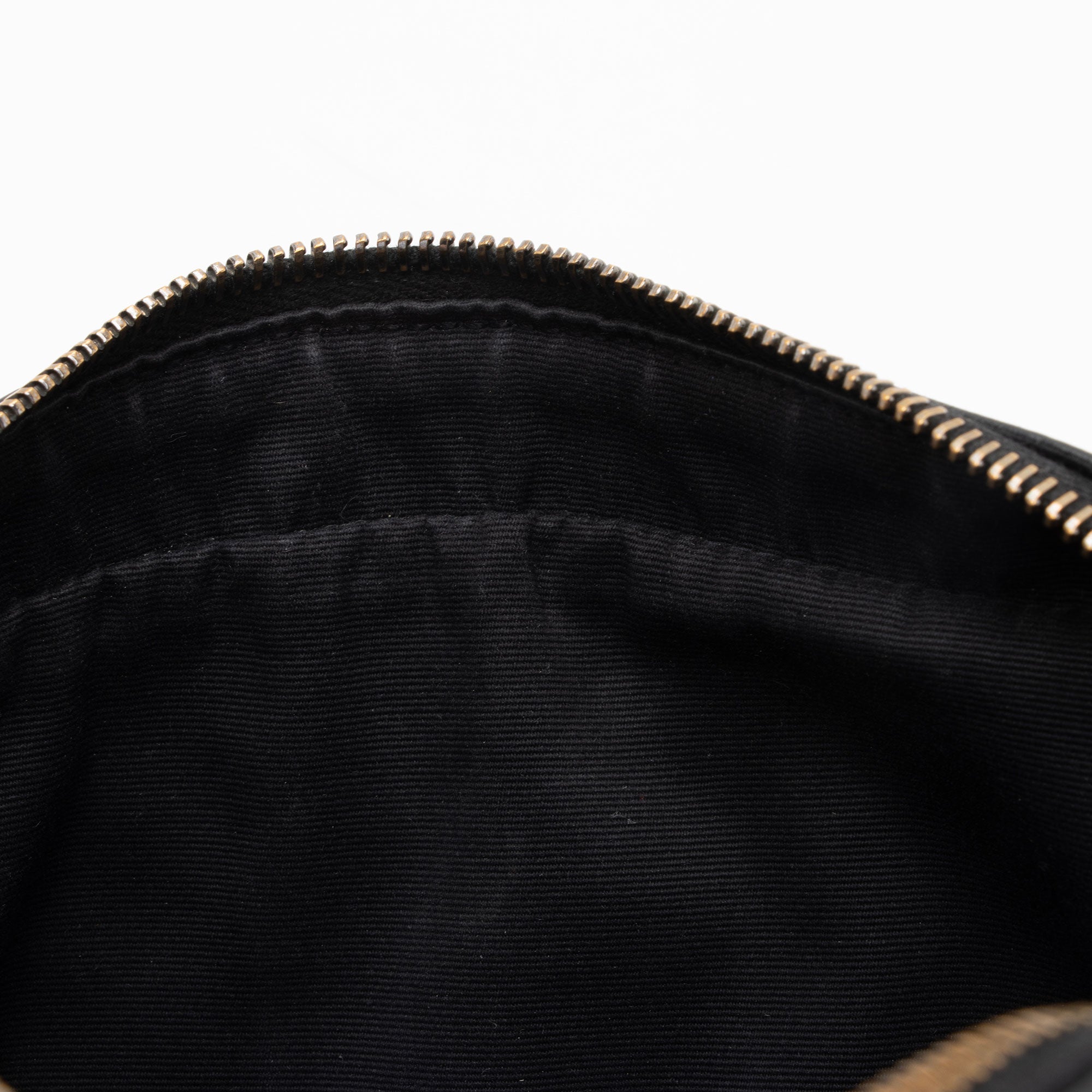 Saint Laurent Matelasse Calfskin Monogram Lou Camera Bag (SHF-017geY)