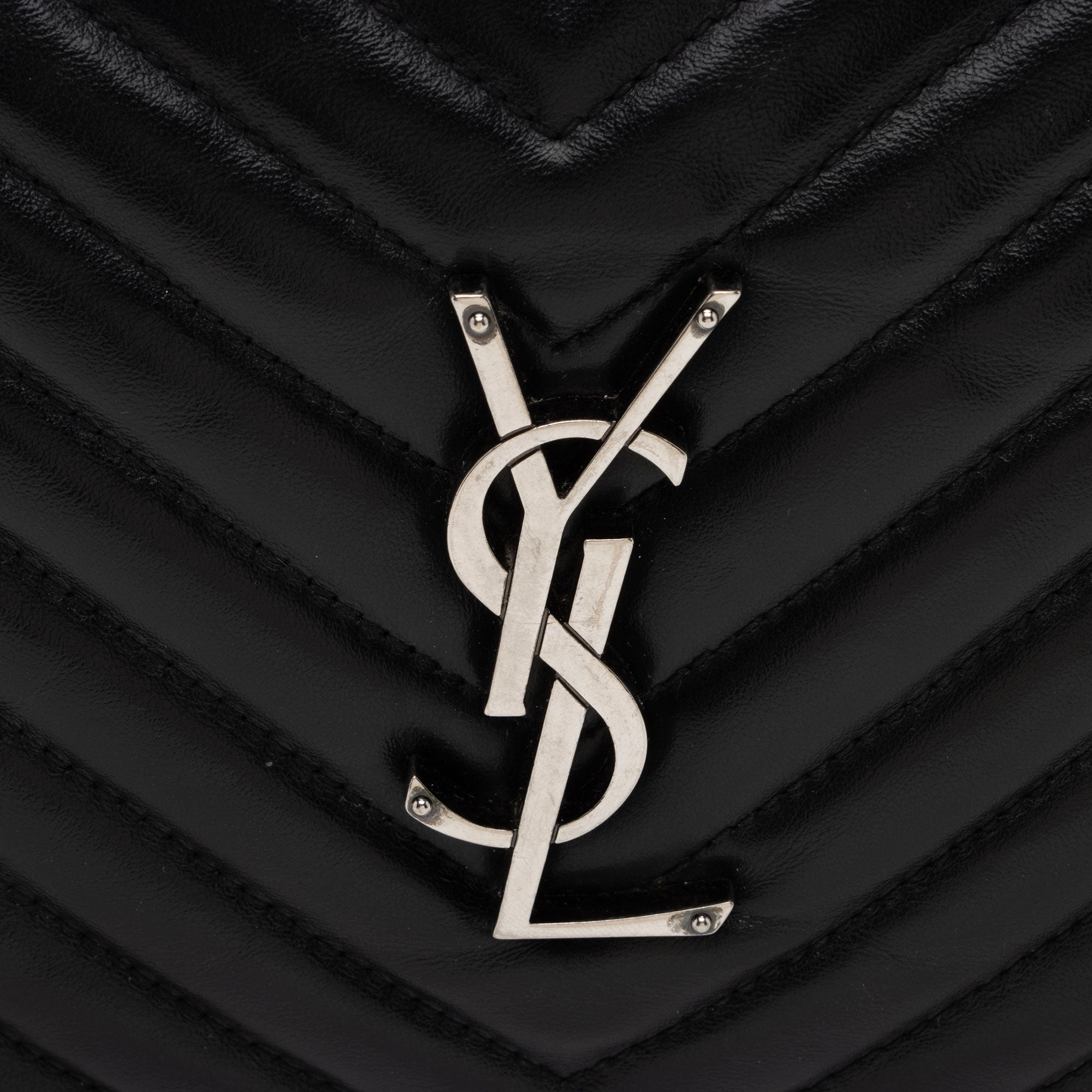 Saint Laurent Matelasse Calfskin Monogram Lou Camera Bag (SHF-017geY)