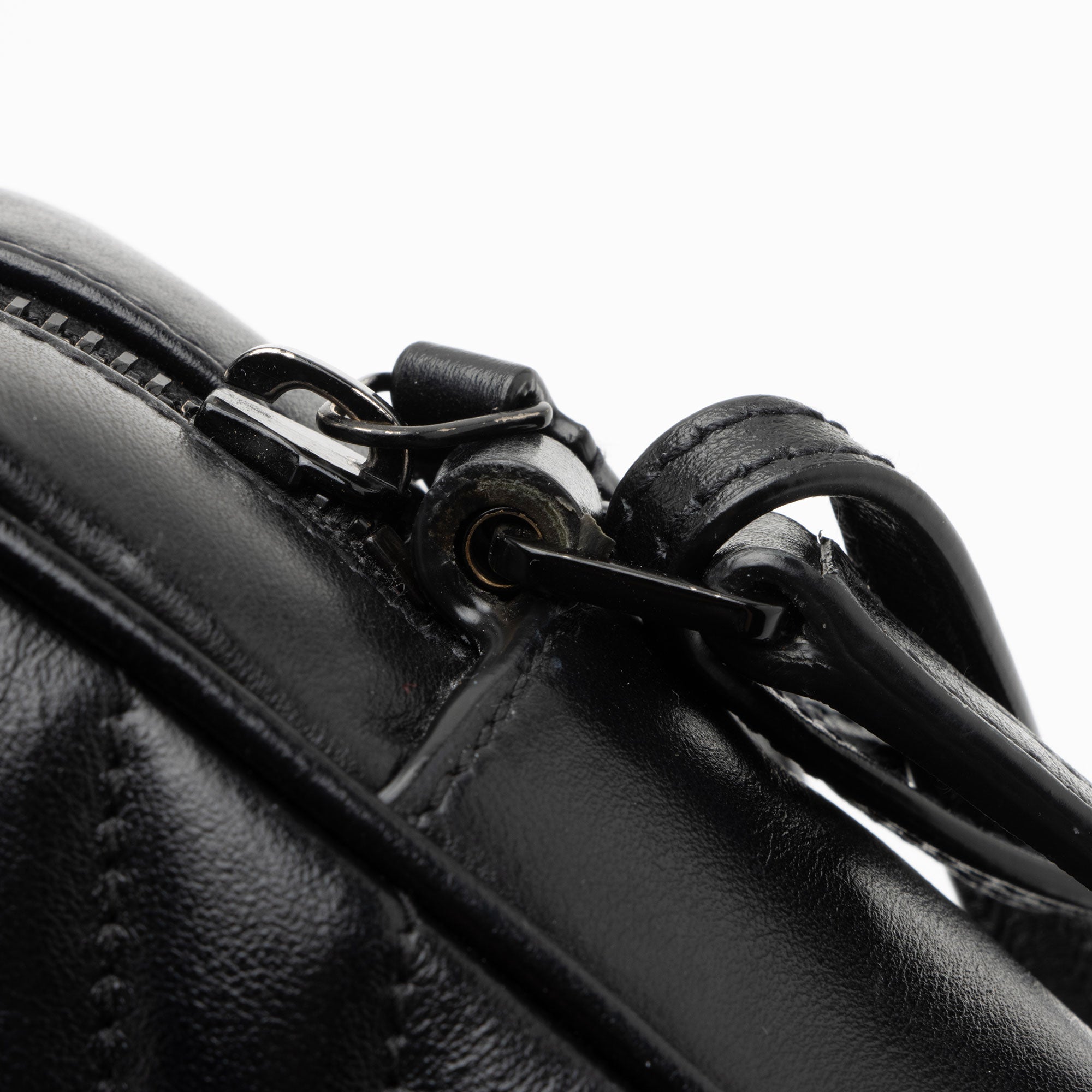 Saint Laurent Matelasse Calfskin Monogram Lou Camera Bag (SHF-hlZNvk)