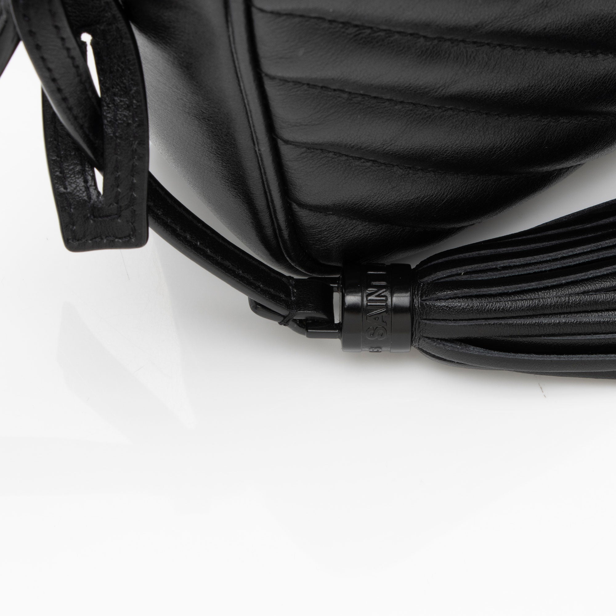 Saint Laurent Matelasse Calfskin Monogram Lou Camera Bag (SHF-hlZNvk)