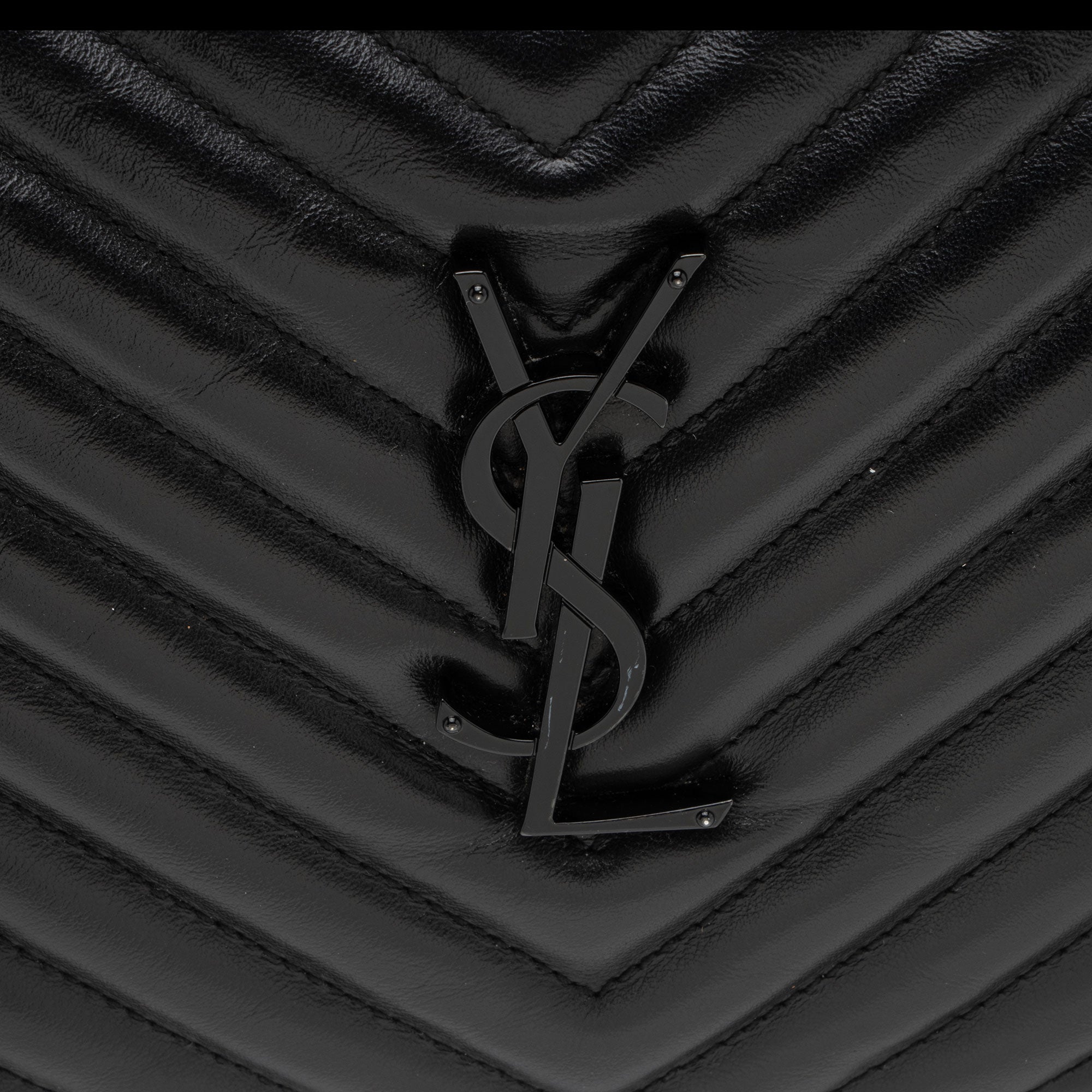 Saint Laurent Matelasse Calfskin Monogram Lou Camera Bag (SHF-hlZNvk)