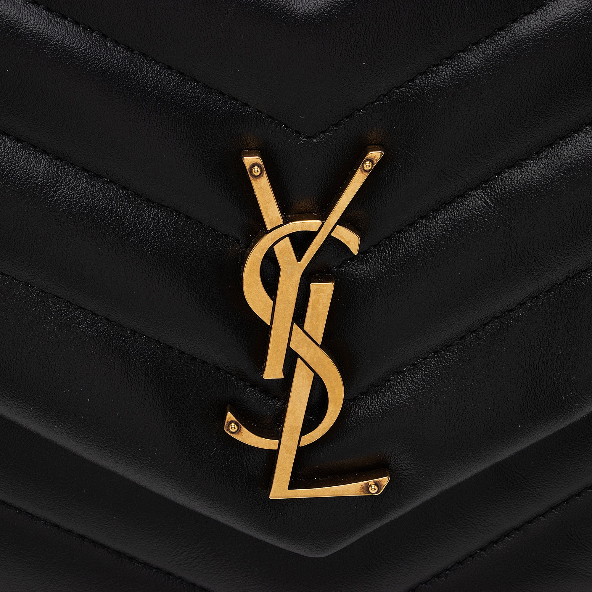 Saint Laurent Matelasse Calfskin Monogram LouLou Chain Medium Shoulder Bag (SHF-uqtKvy)