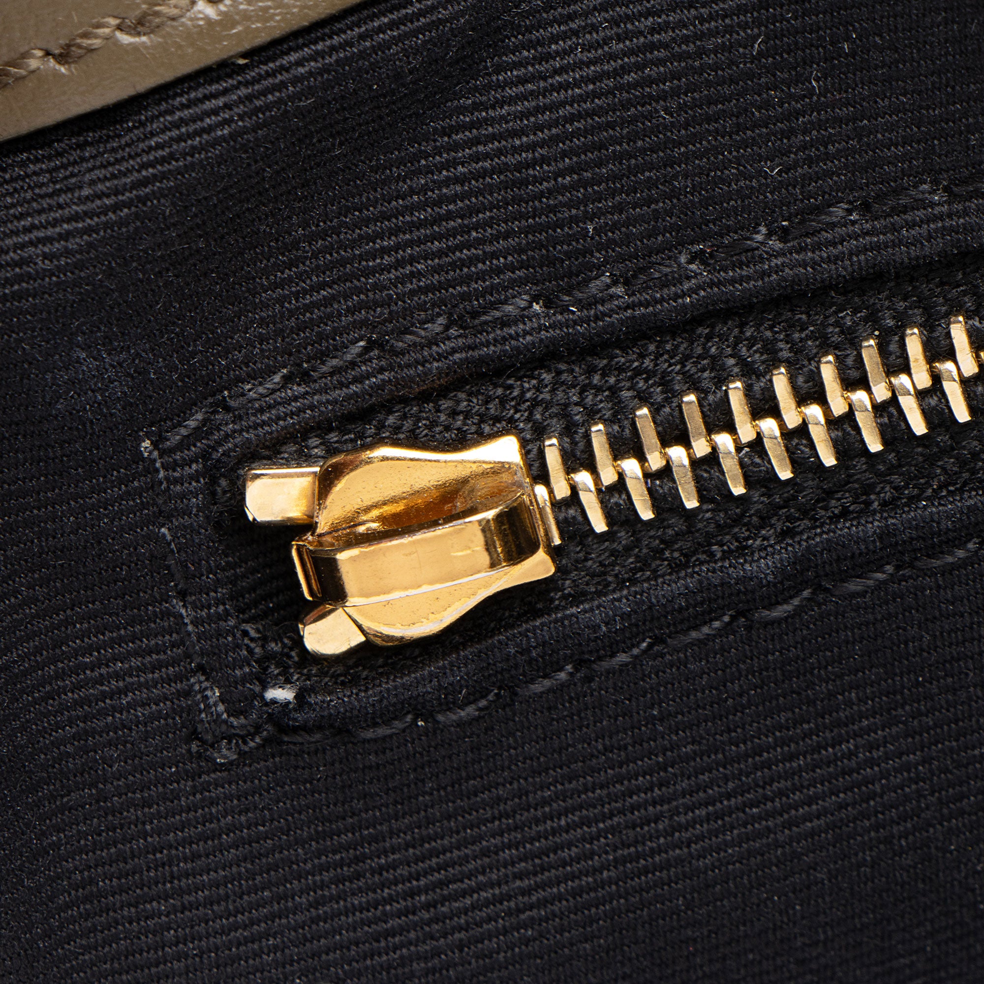 Saint Laurent Matelasse Calfskin Monogram LouLou Chain Medium Shoulder Bag (SHF-Tz5A5L)