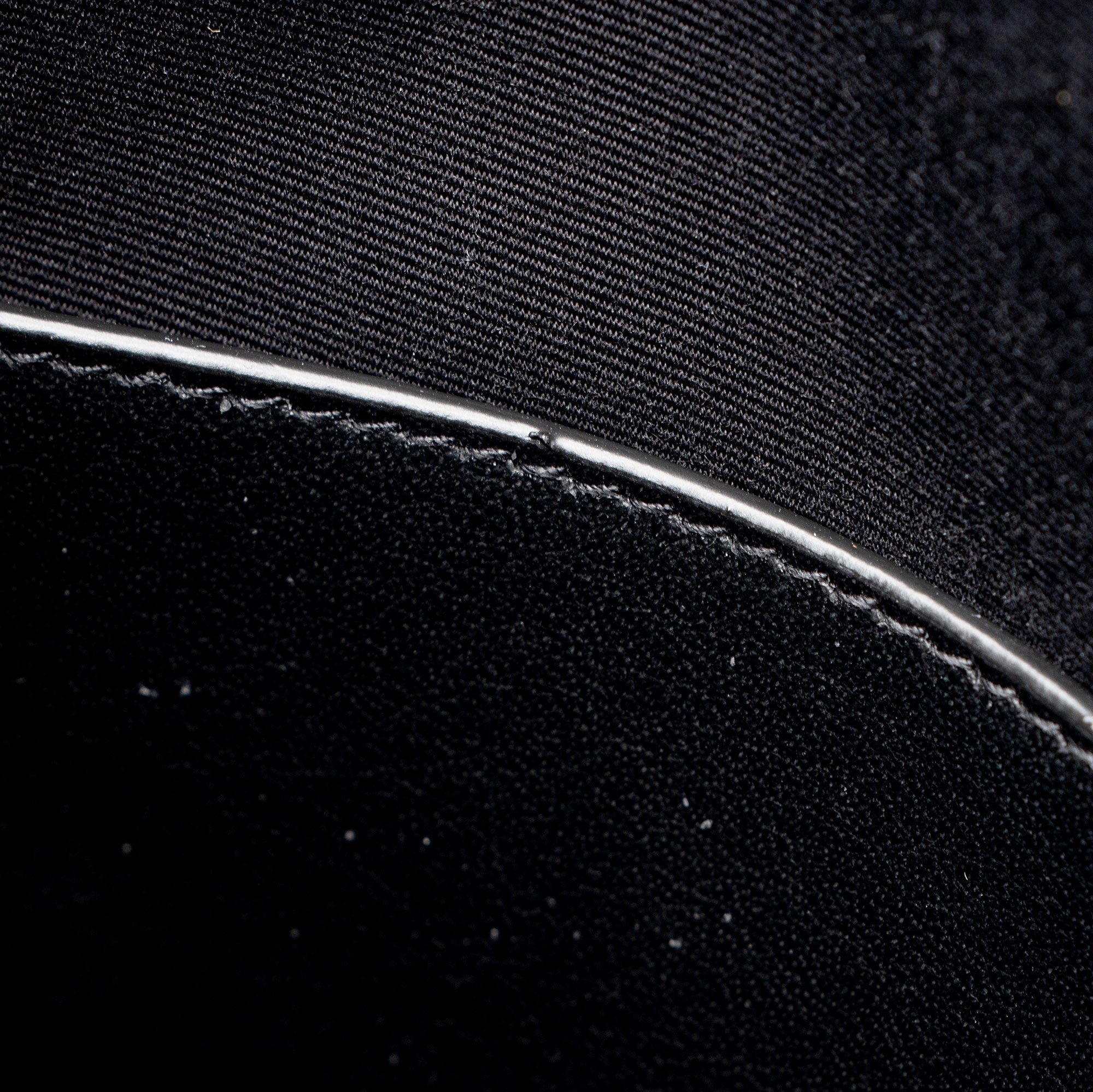 Saint Laurent Matelasse Chevron Grain de Poudre Tribeca Medium Tote (SHF-OUYeug)