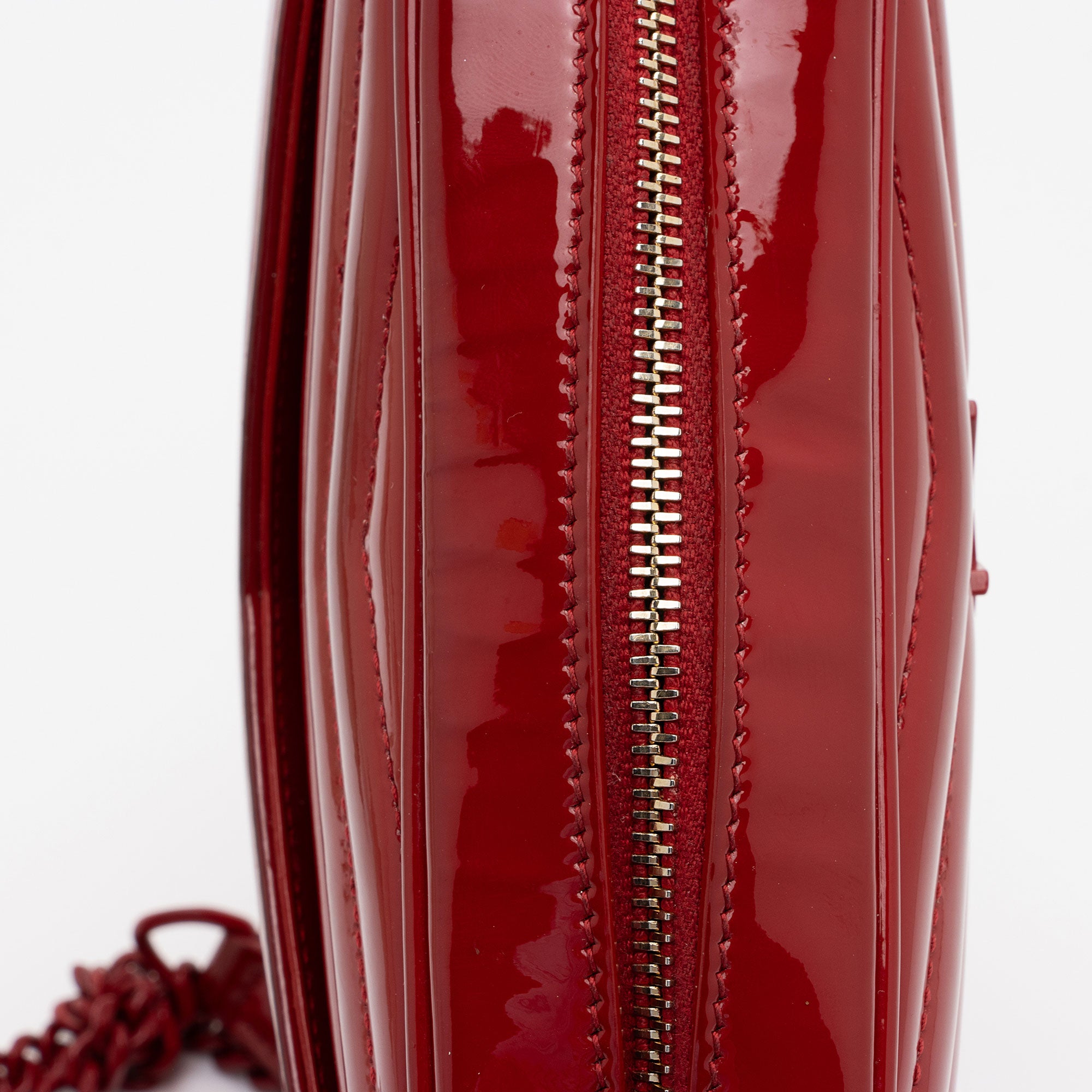 Saint Laurent Matelasse Patent Leather Monogram Lou Mini Camera Bag (SHF-Z68kf0)