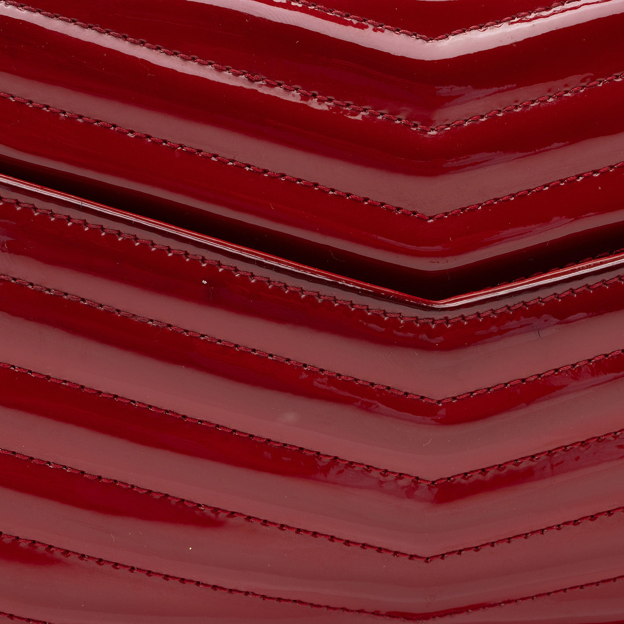 Saint Laurent Matelasse Patent Leather Monogram Lou Mini Camera Bag (SHF-Z68kf0)