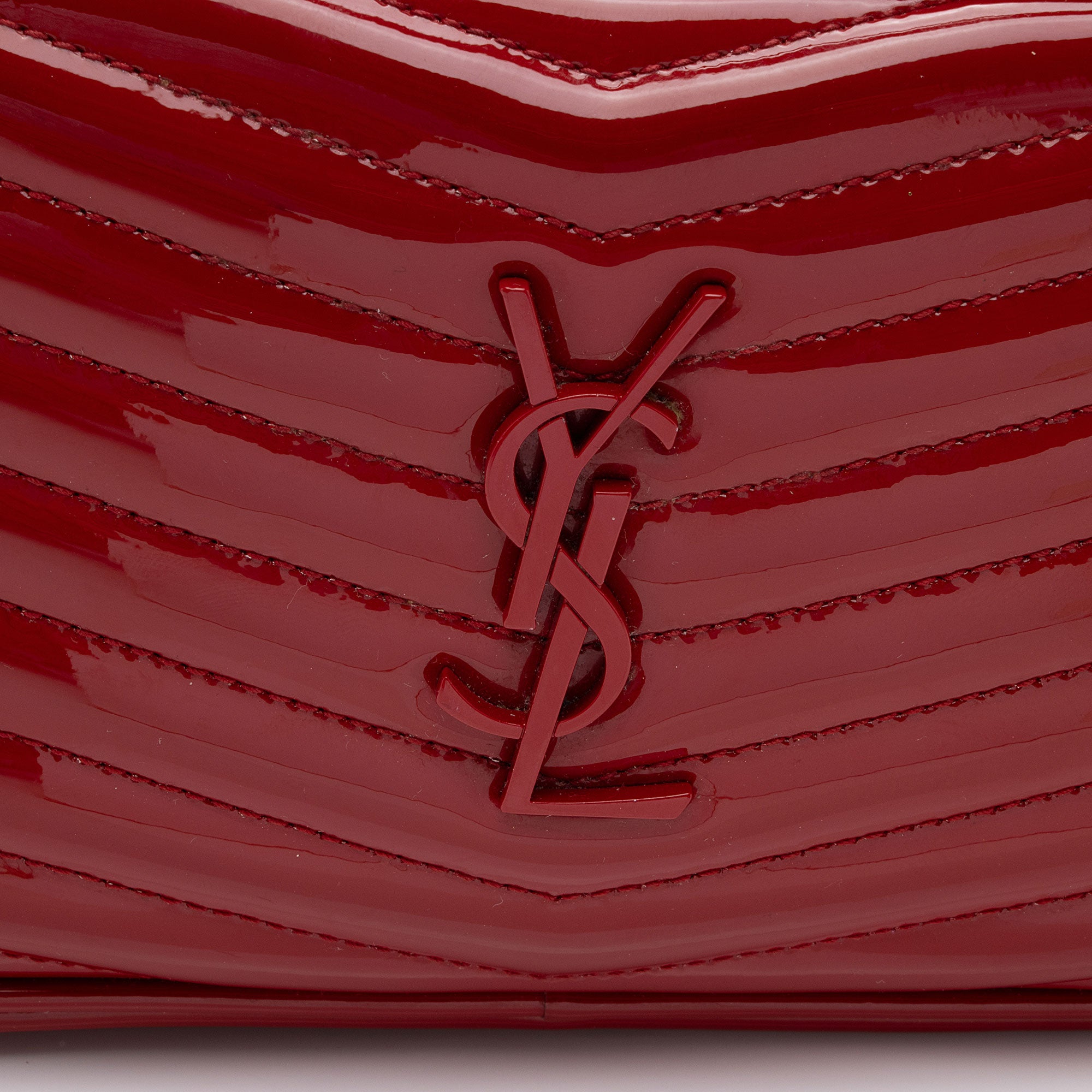 Saint Laurent Matelasse Patent Leather Monogram Lou Mini Camera Bag (SHF-Z68kf0)