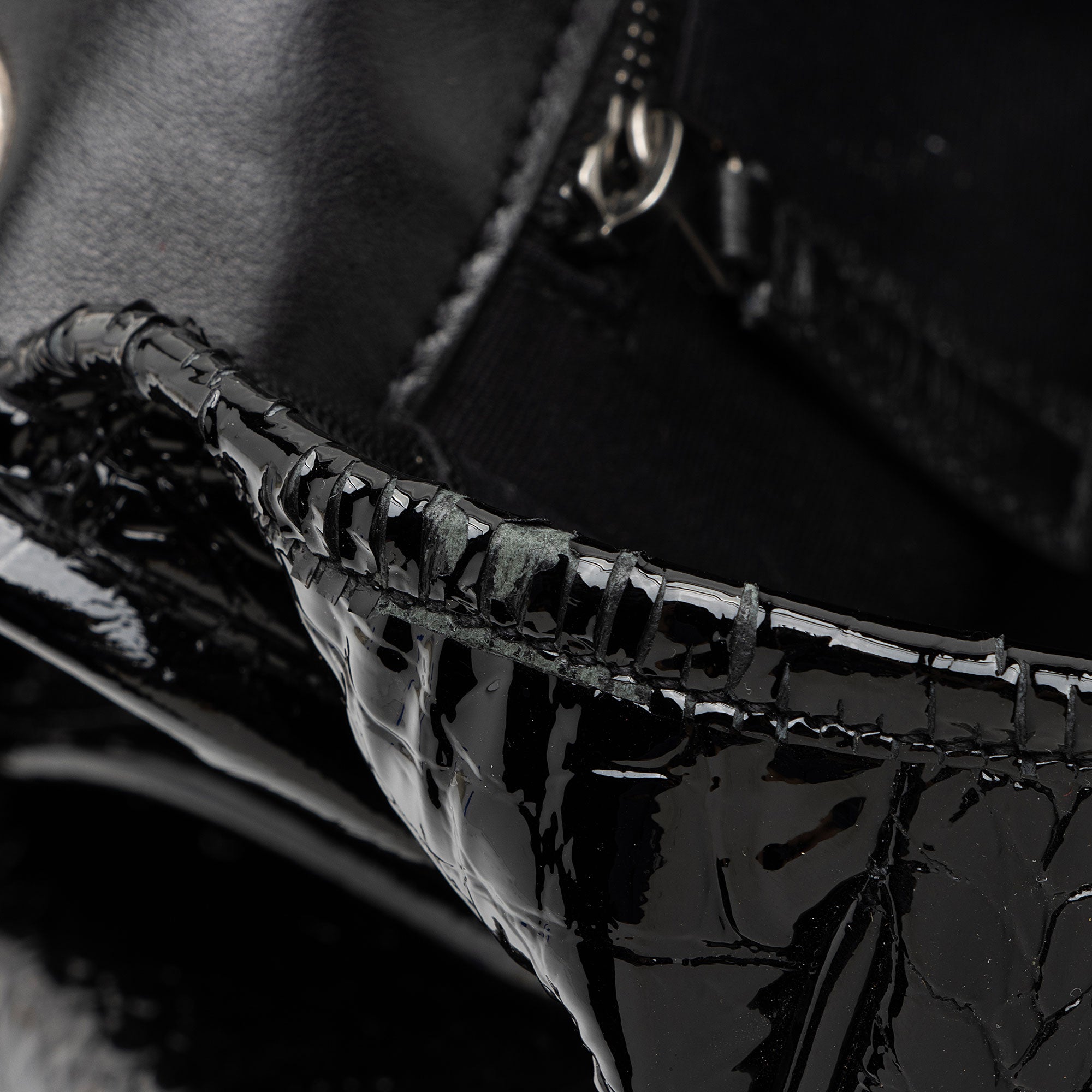 Saint Laurent Patent Croc Embossed Leather Monogram Niki Medium Shoulder Bag (SHF-zhfiM7)