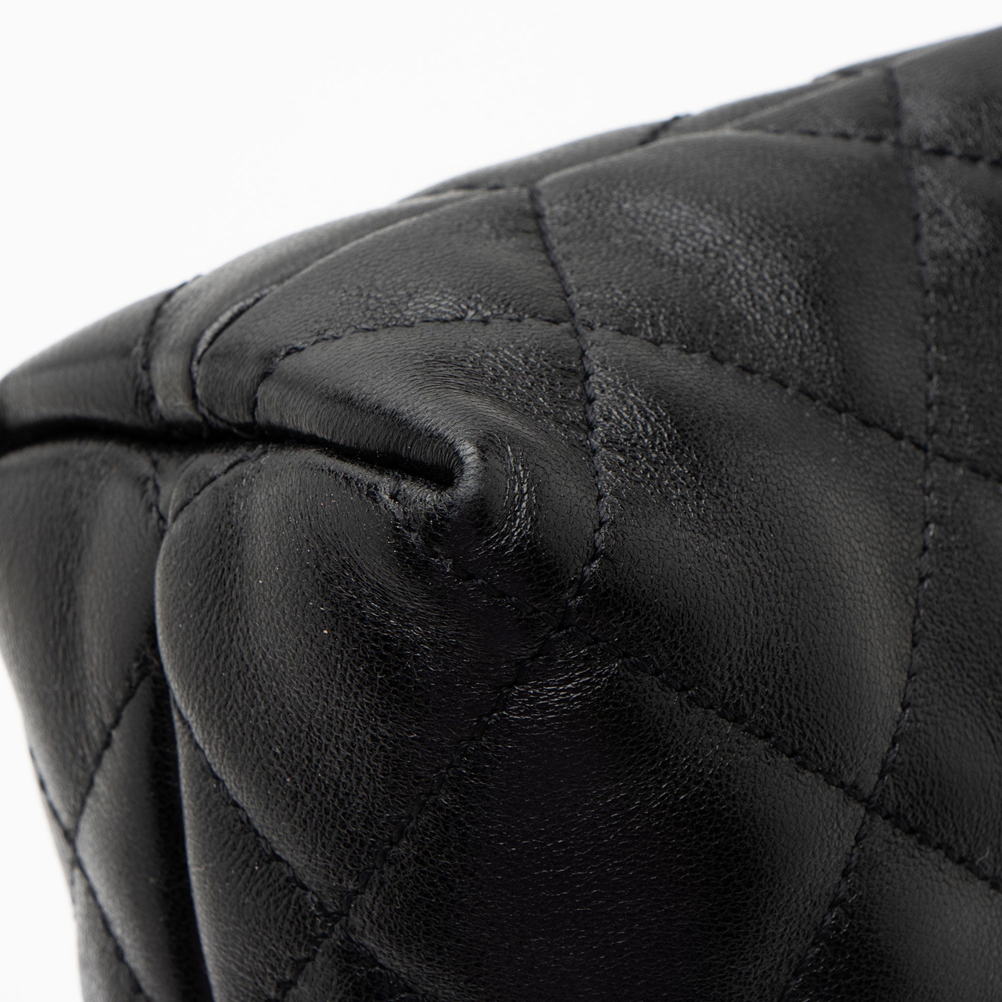 Saint Laurent Quilted Lambskin Pouch (SHF-kFI2cG)