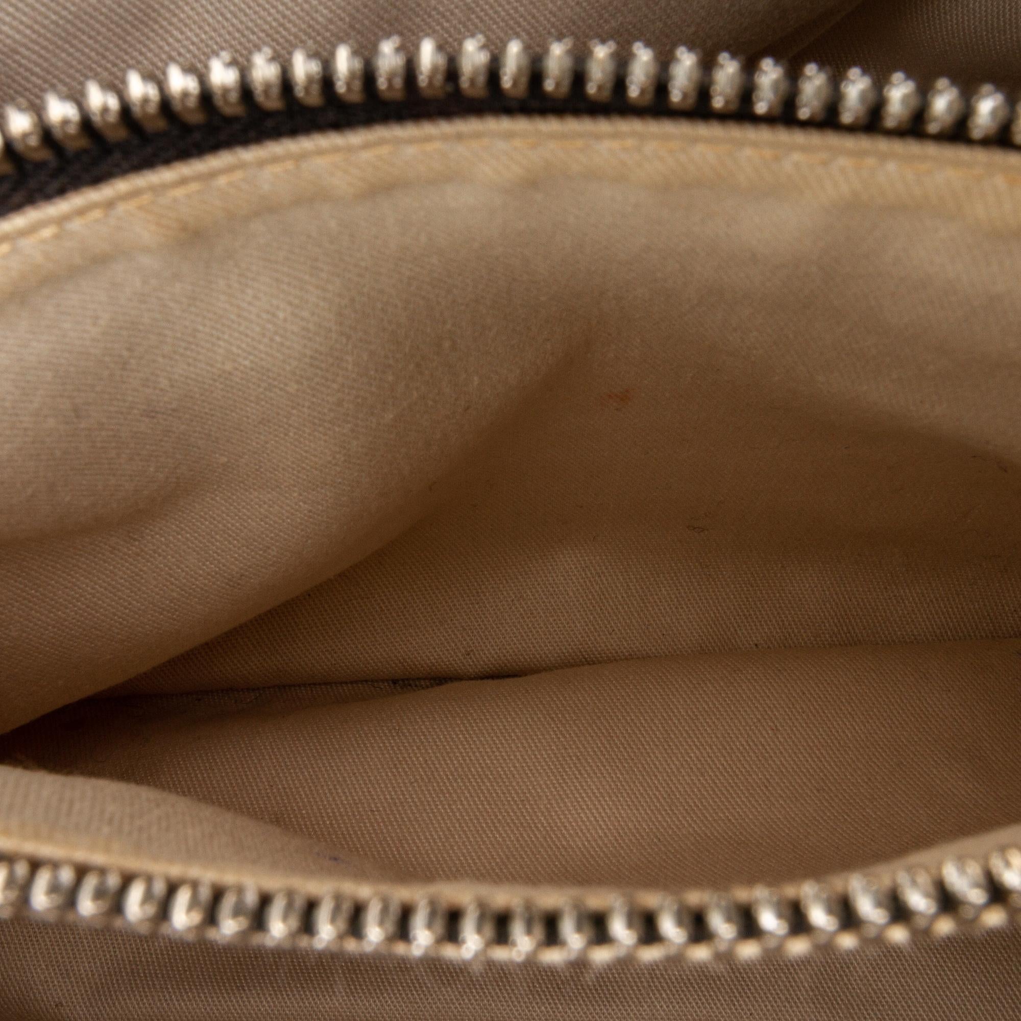 Salvatore Ferragamo Calf Leather Handbag (SHG-35898)