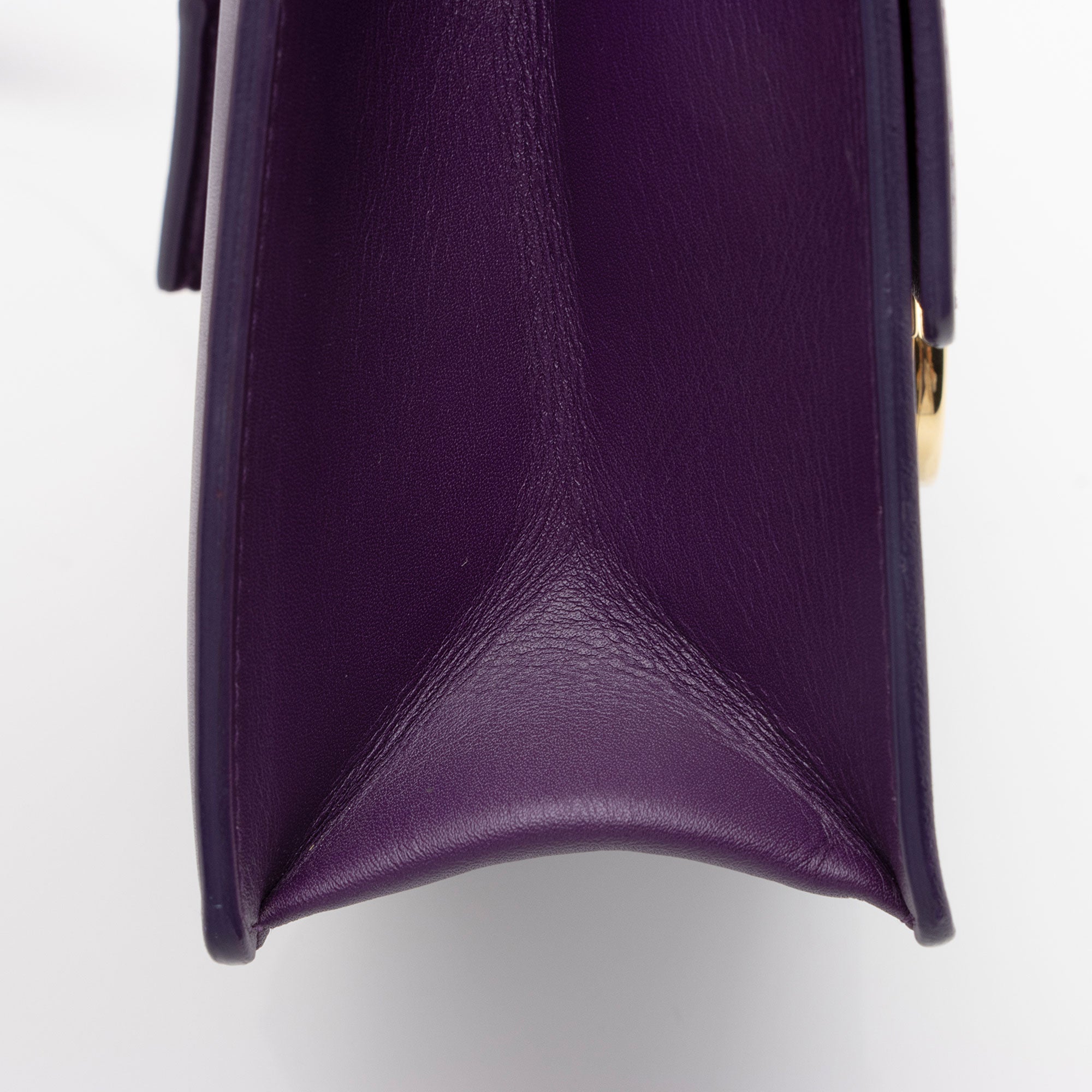 Salvatore Ferragamo Calfskin Aileen Shoulder Bag (SHF-DDDtxg)