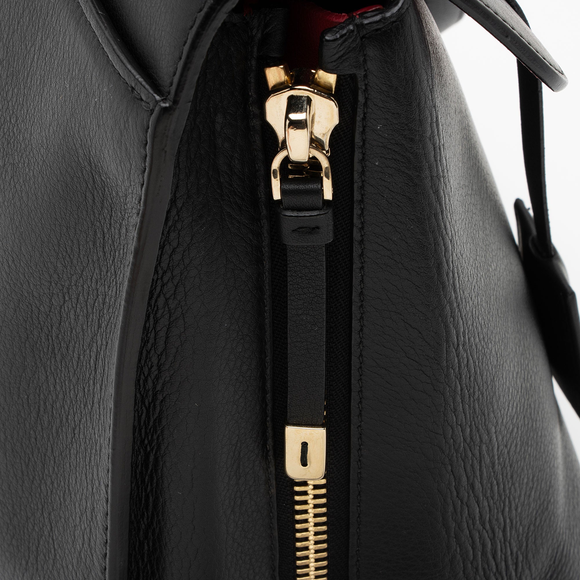 Salvatore Ferragamo Calfskin Jet Set Large Top Handle (SHF-VwIECE)