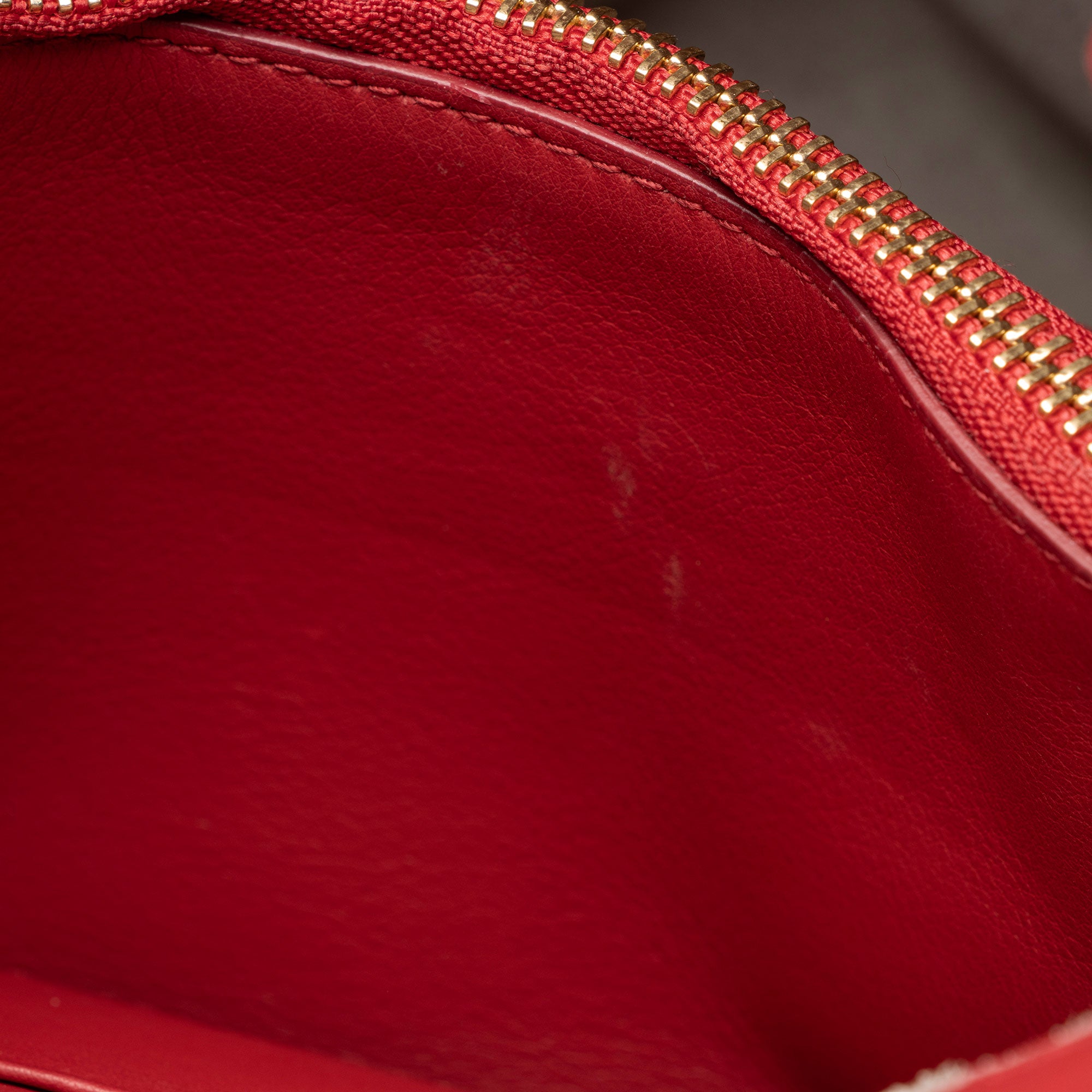 Salvatore Ferragamo Calfskin Jet Set Large Top Handle (SHF-VwIECE)