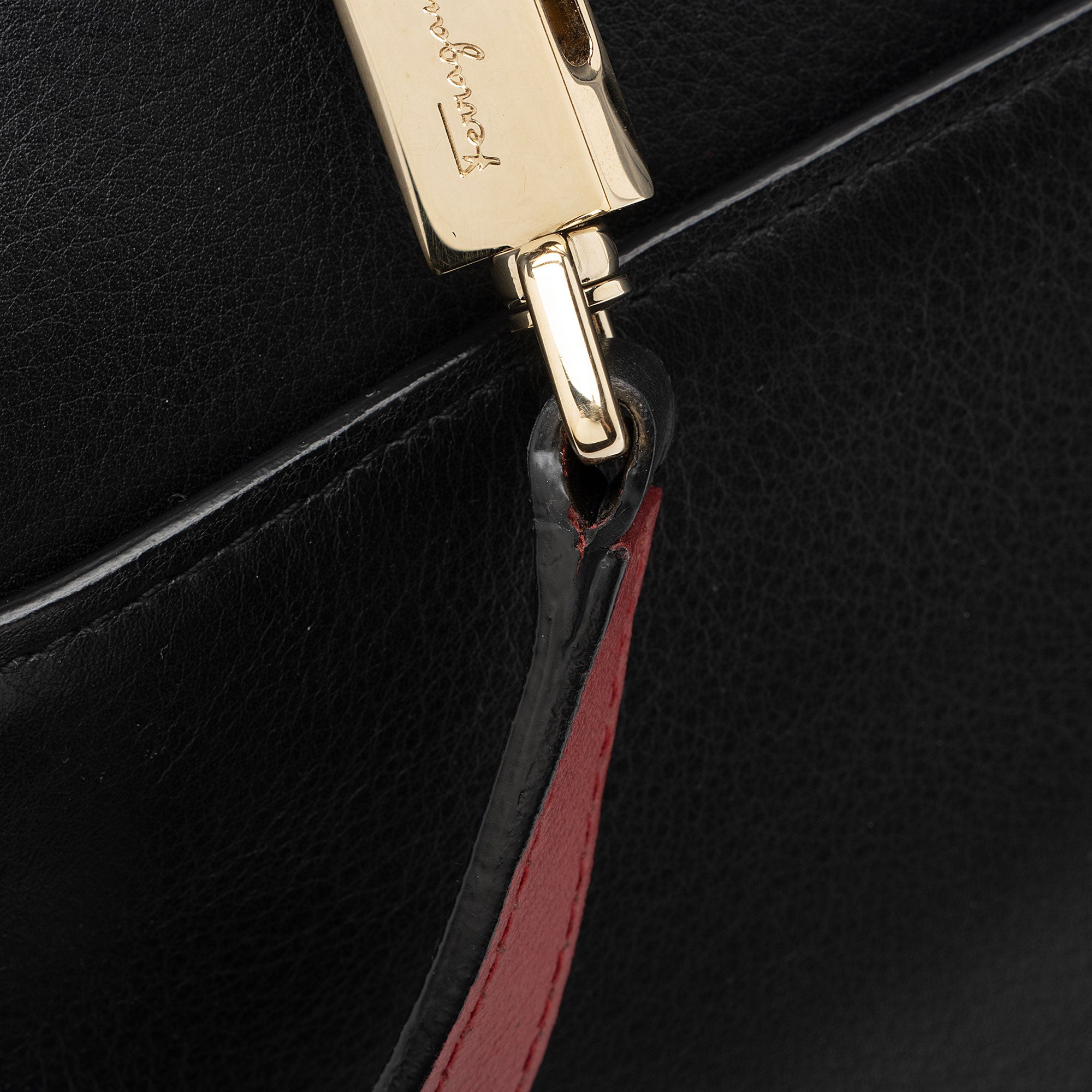 Salvatore Ferragamo Calfskin Jet Set Large Top Handle (SHF-VwIECE)