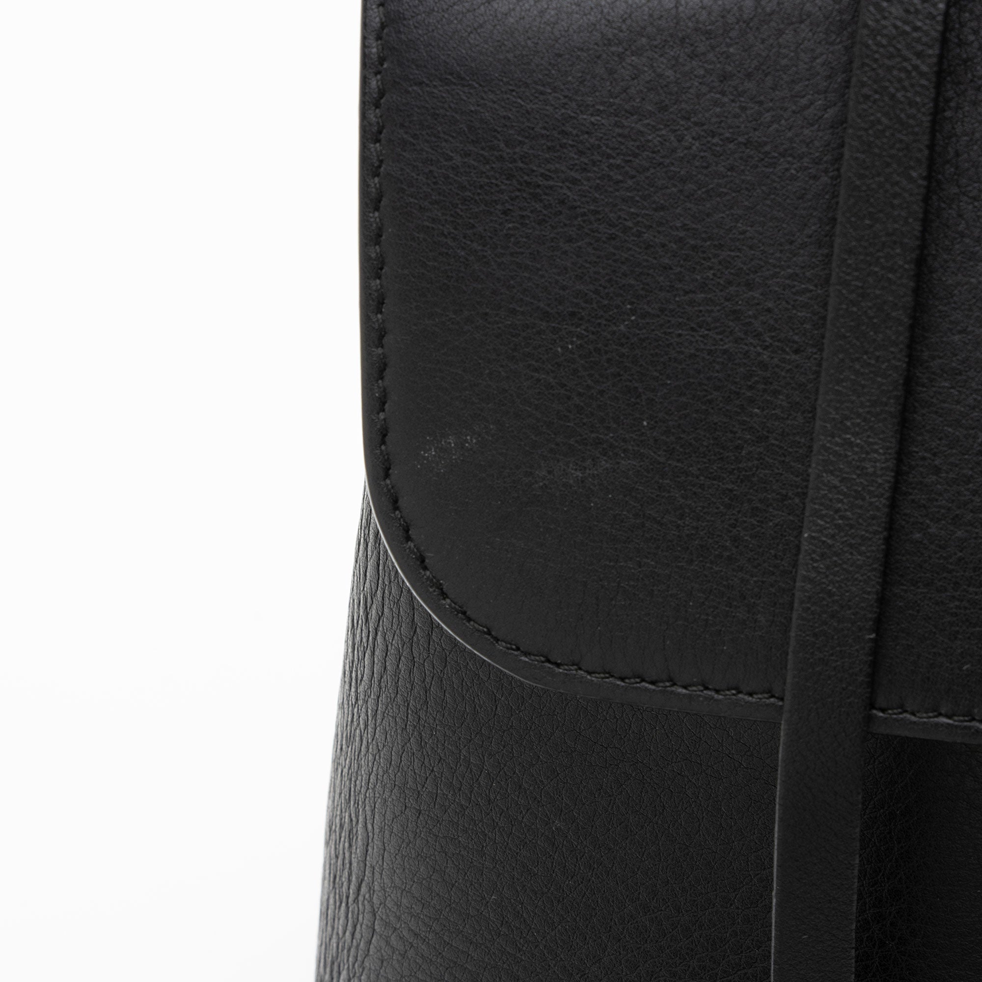 Salvatore Ferragamo Calfskin Jet Set Large Top Handle (SHF-VwIECE)