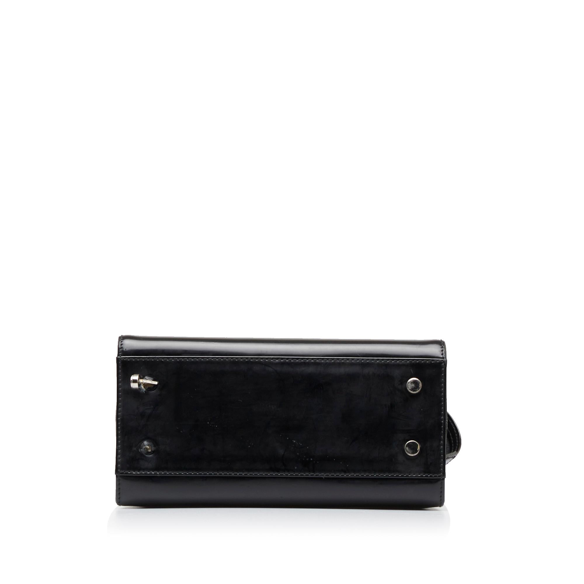 Salvatore Ferragamo Gancini Handbag (SHG-AvJGbf)