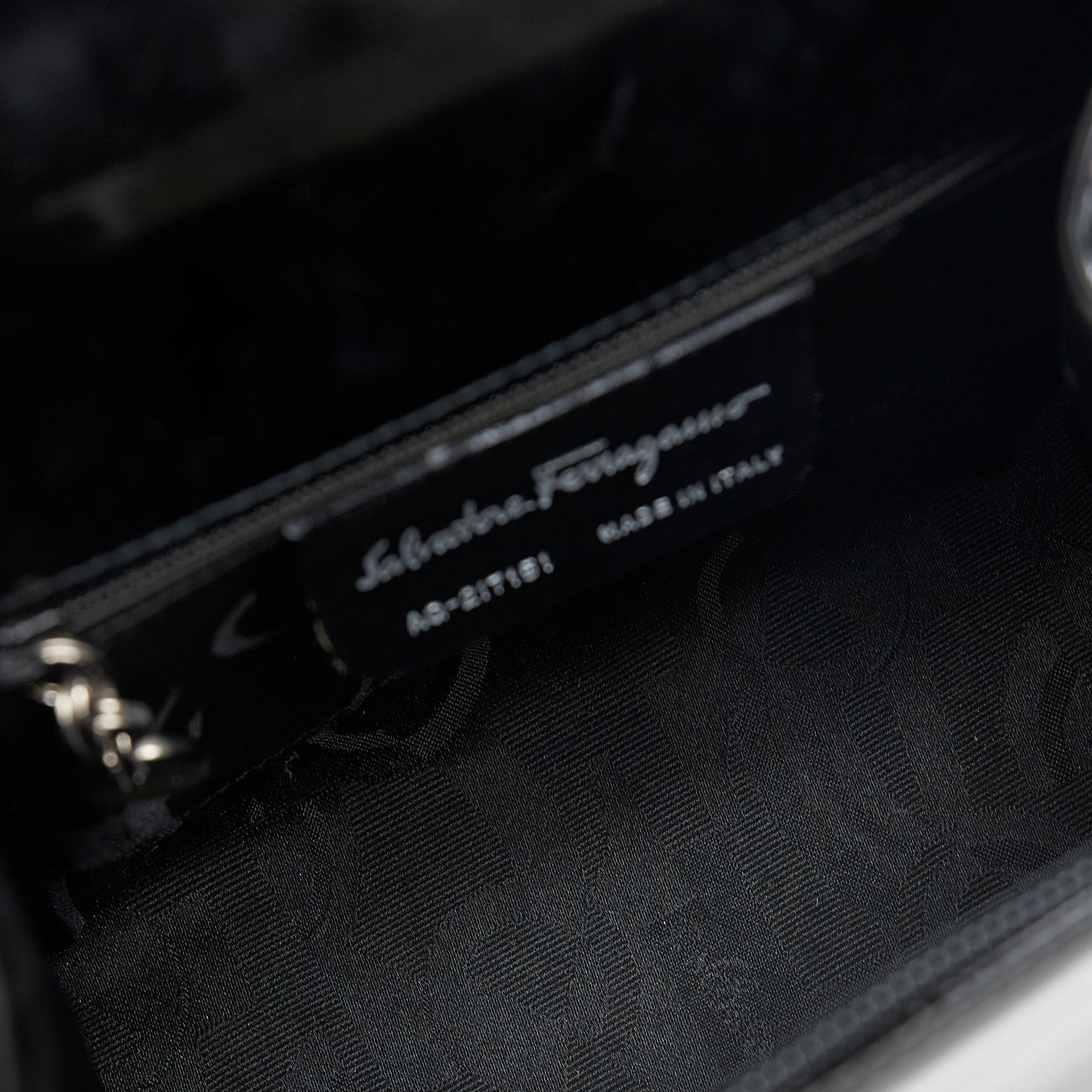 Salvatore Ferragamo Gancini Handbag (SHG-AvJGbf)