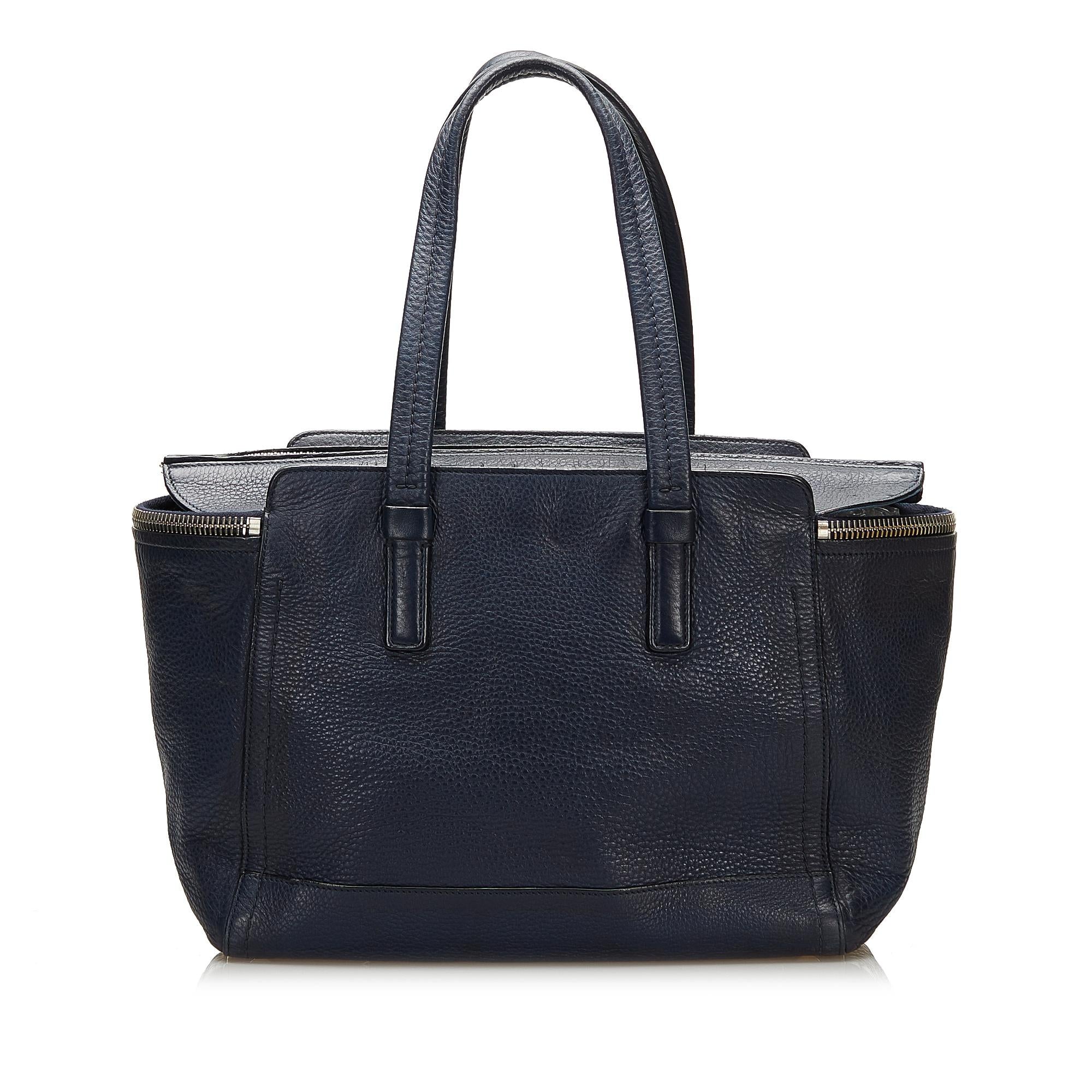 Salvatore Ferragamo Gancini Leather Tote Bag (SHG-35983)
