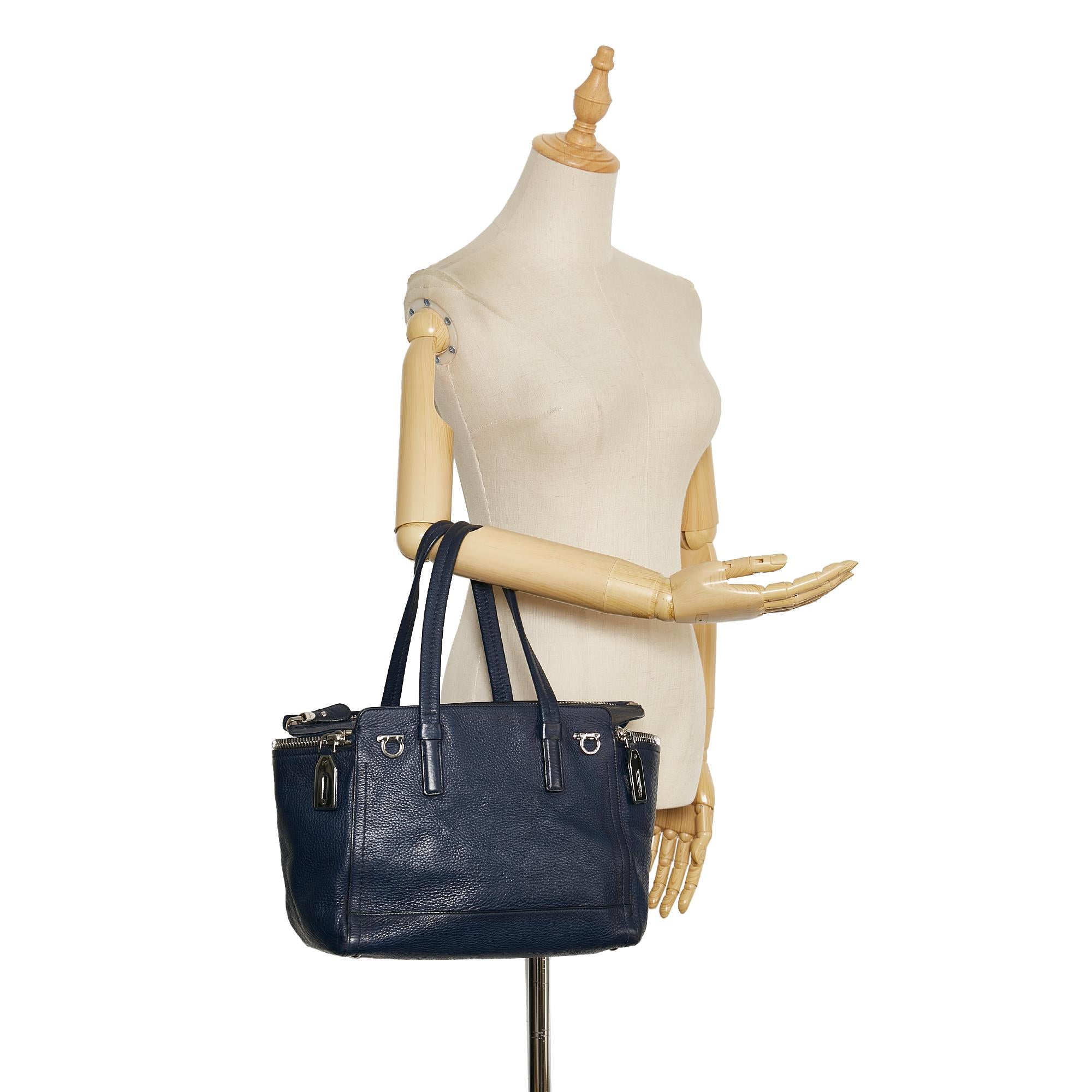 Salvatore Ferragamo Gancini Leather Tote Bag (SHG-35983)