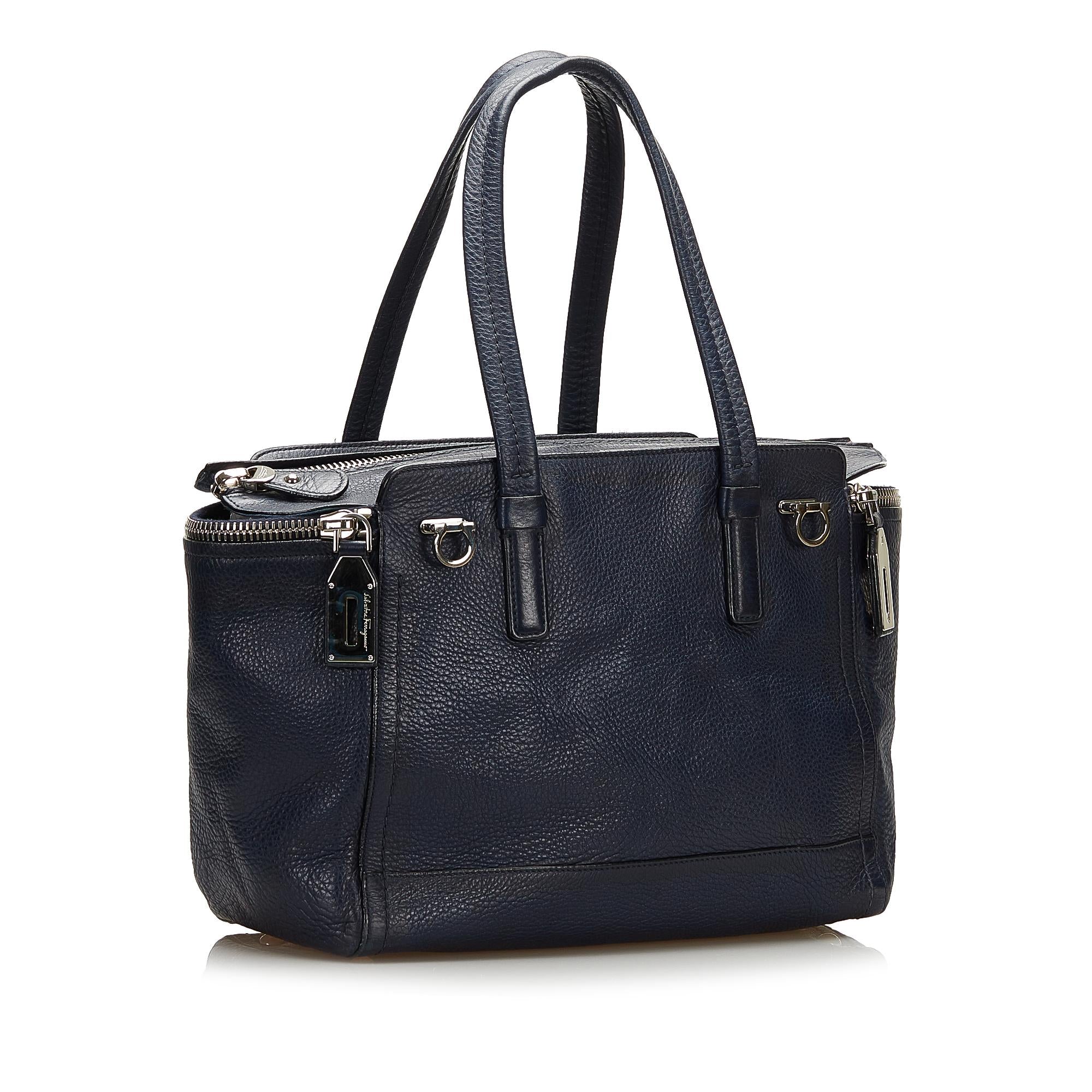 Salvatore Ferragamo Gancini Leather Tote Bag (SHG-35983)