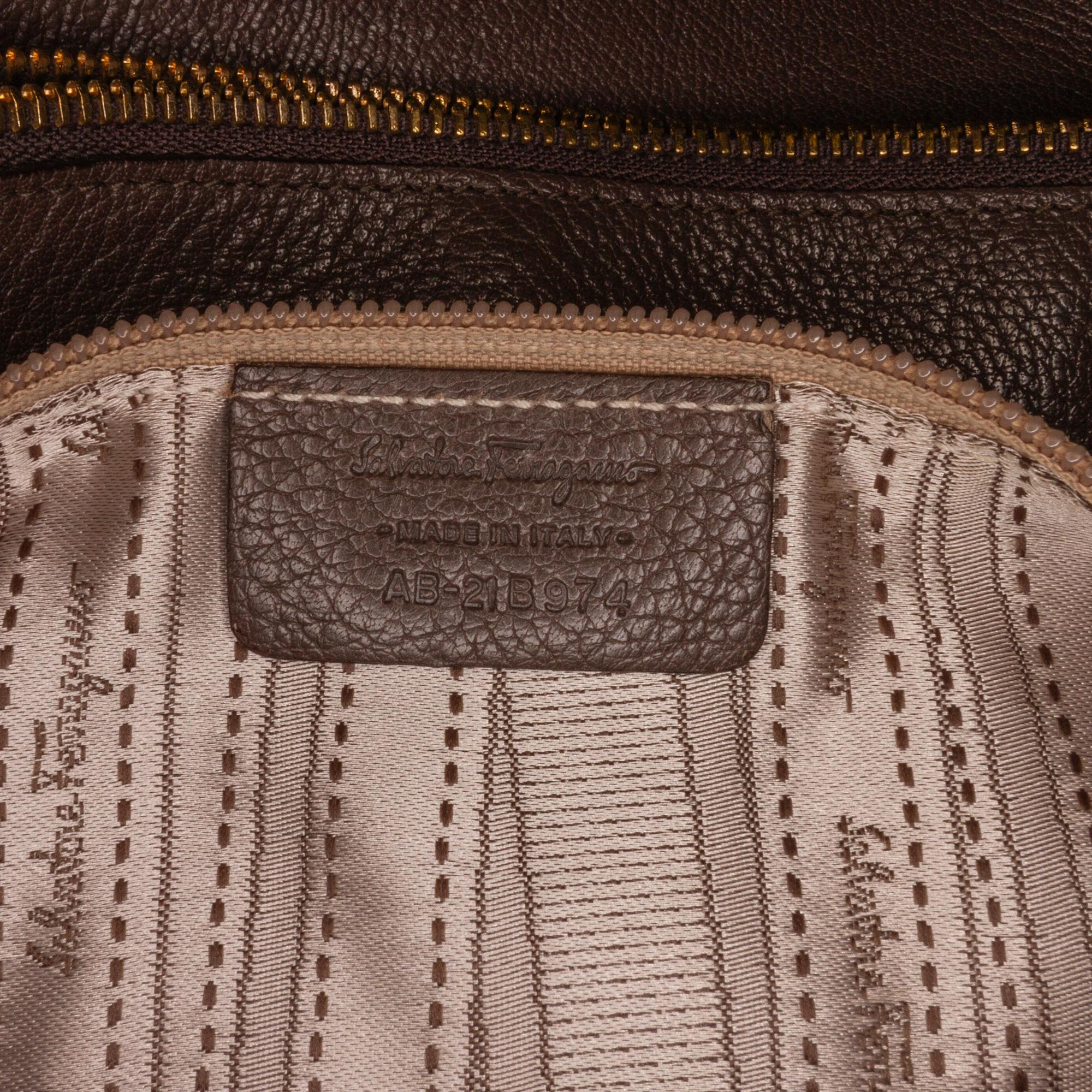 Salvatore Ferragamo Gancini Leather Tote (SHG-PYNwEt)