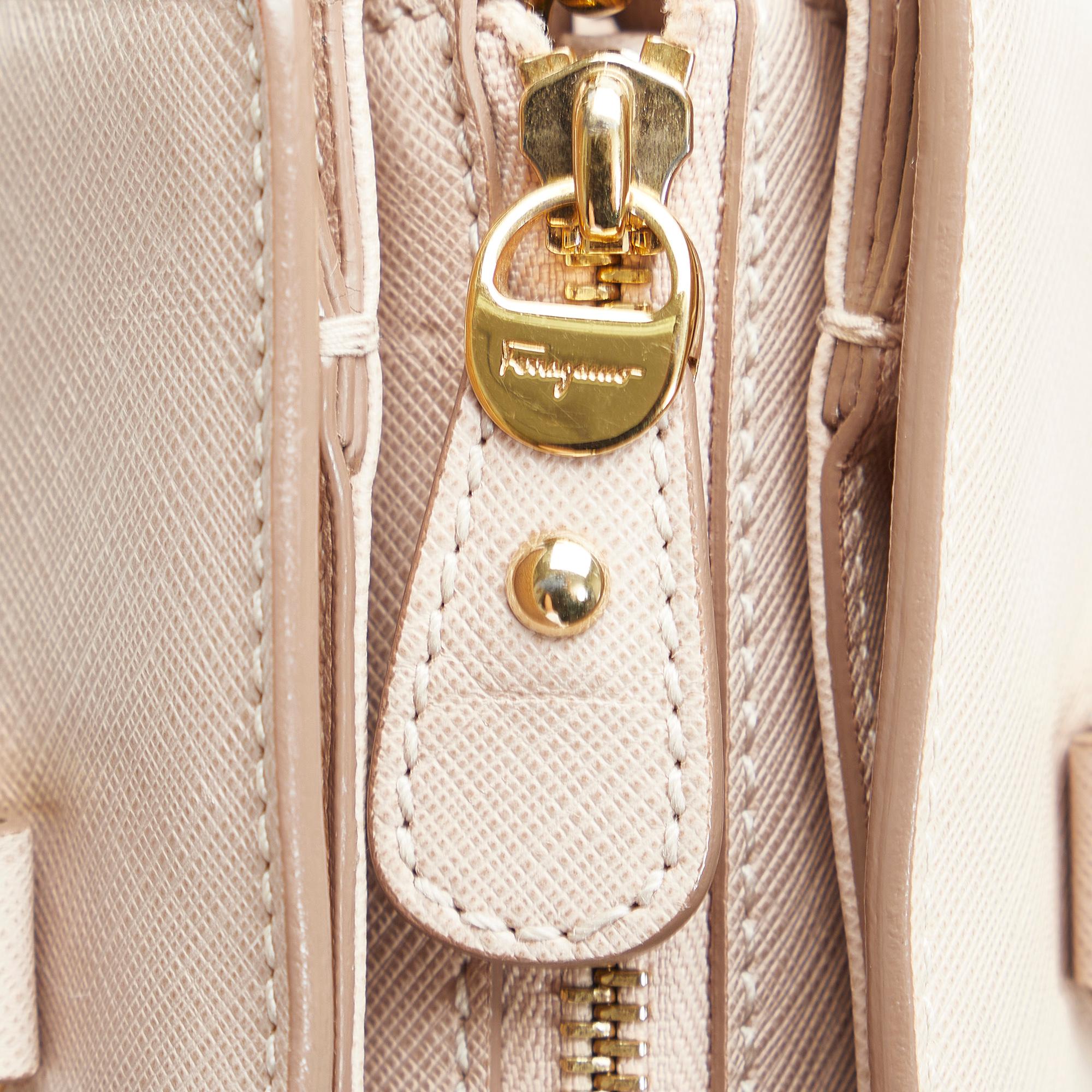 Salvatore Ferragamo Gancini Satchel (SHG-3HPfQP)