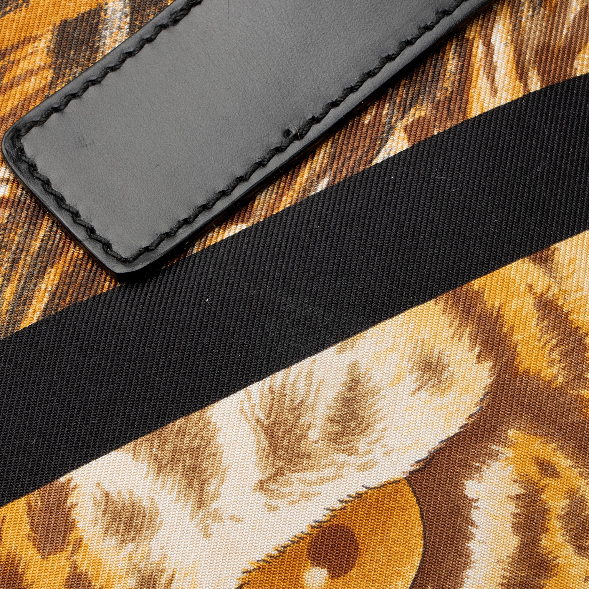 Salvatore Ferragamo Leather Canvas Tiger Print Shoulder Bag (SHF-yutKPg)