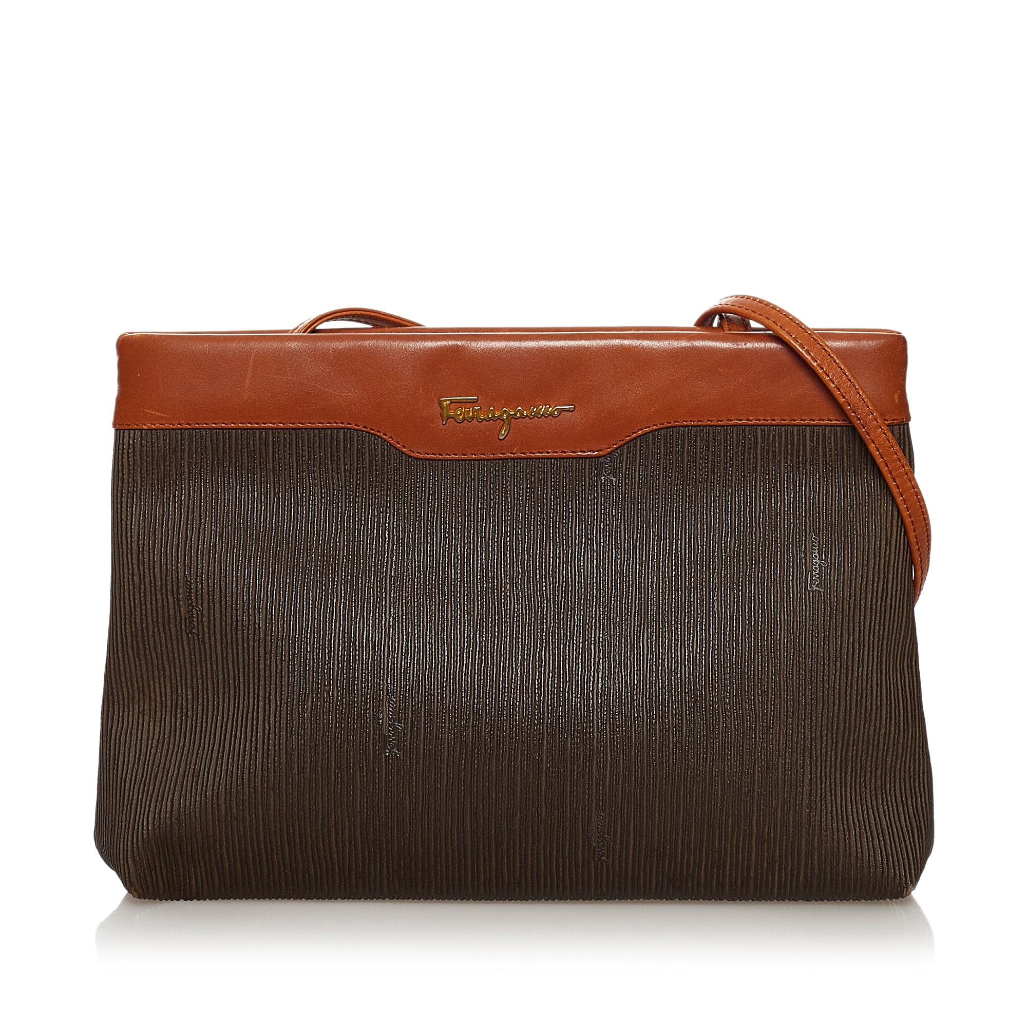 Salvatore Ferragamo Leather Crossbody Bag (SHG-gYko0p)