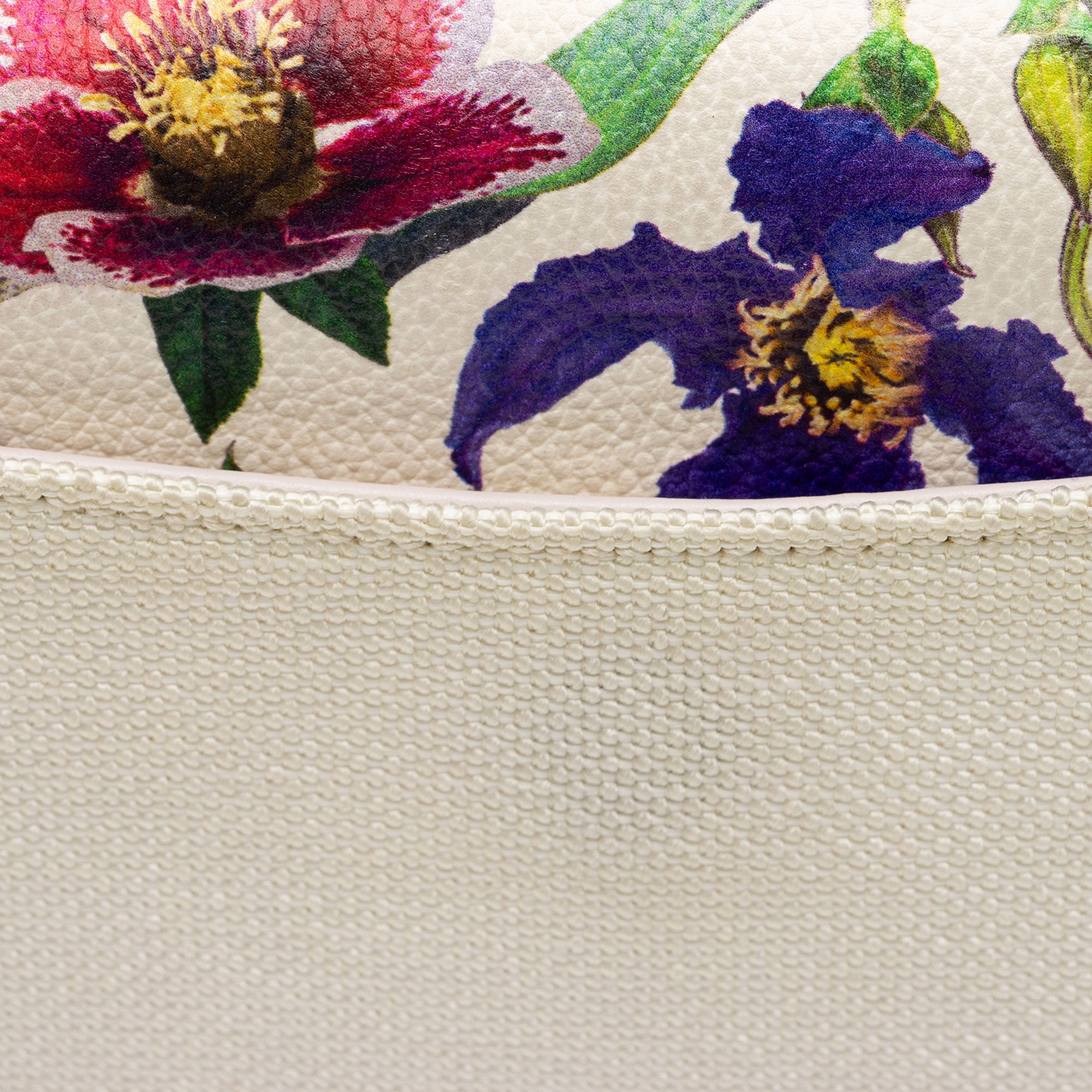 Salvatore Ferragamo Leather Floral Thalia Shoulder Bag (SHF-bHBbtN)