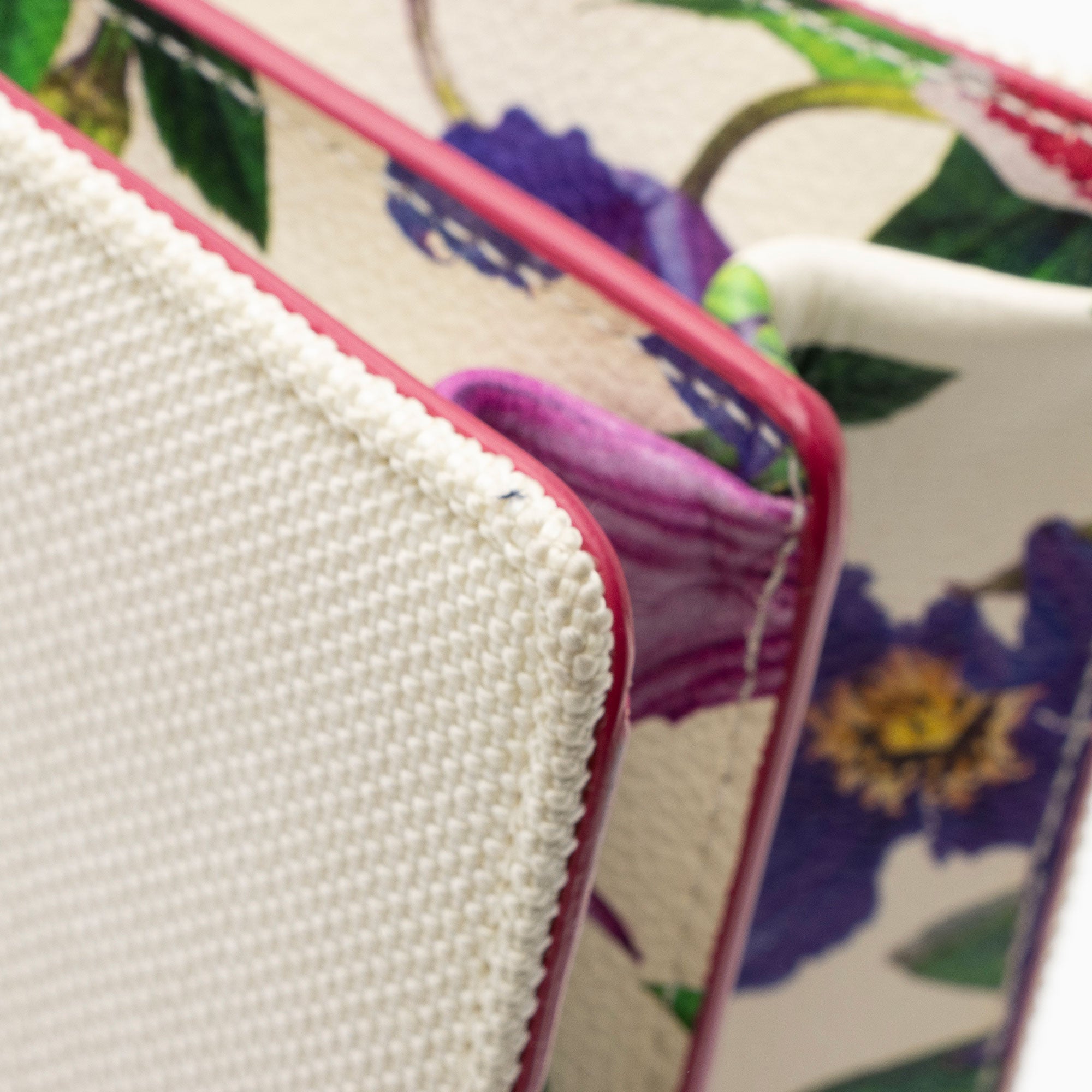 Salvatore Ferragamo Leather Floral Thalia Shoulder Bag (SHF-bHBbtN)