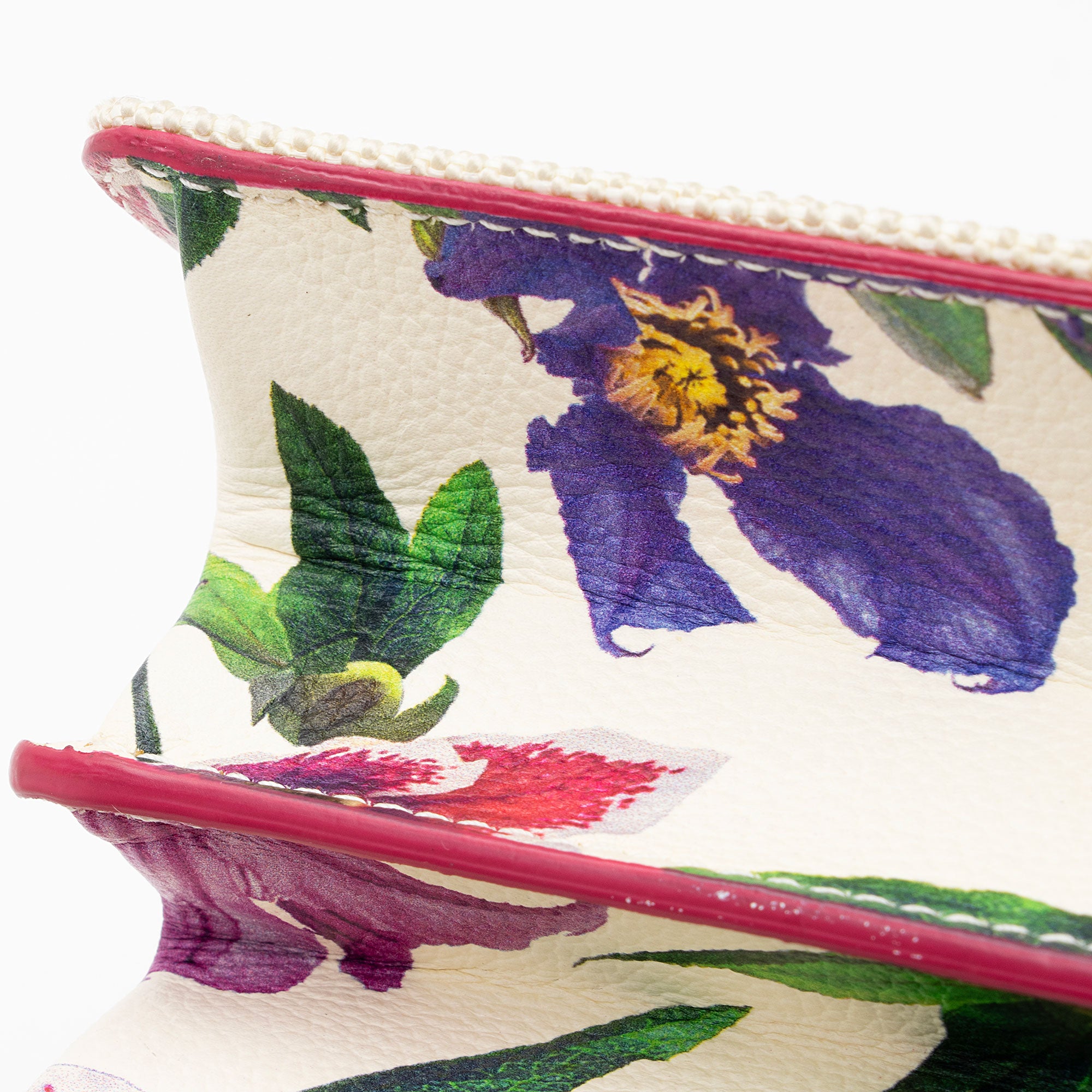 Salvatore Ferragamo Leather Floral Thalia Shoulder Bag (SHF-bHBbtN)