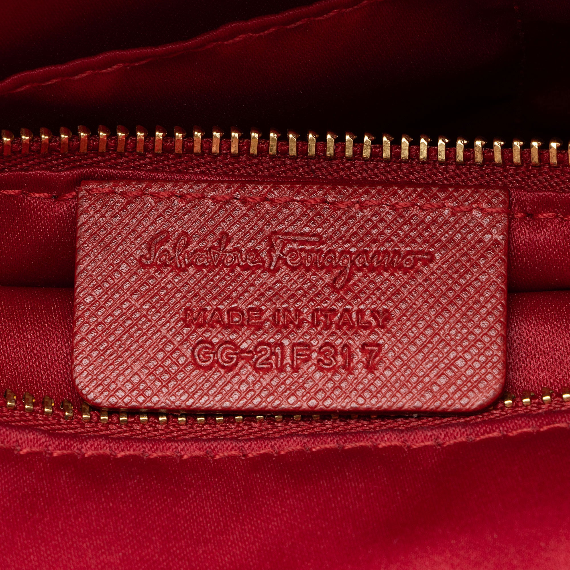 Salvatore Ferragamo Gancini Beky Satchel (SHF-gtHgti)