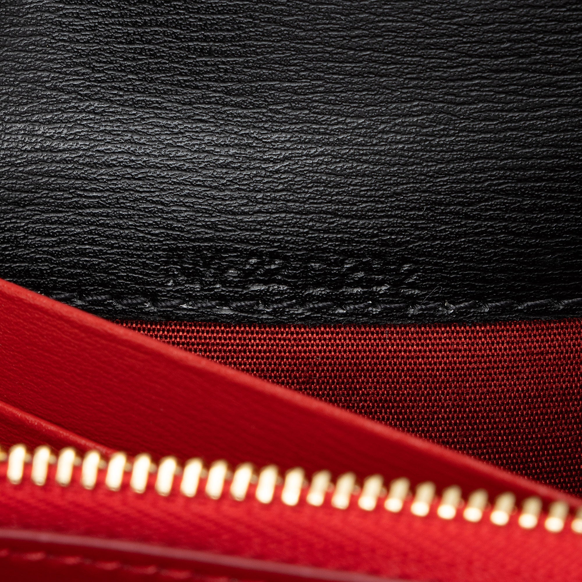 Salvatore Ferragamo Leather Gancini Wallet on Chain Bag (SHF-KGhxzb)