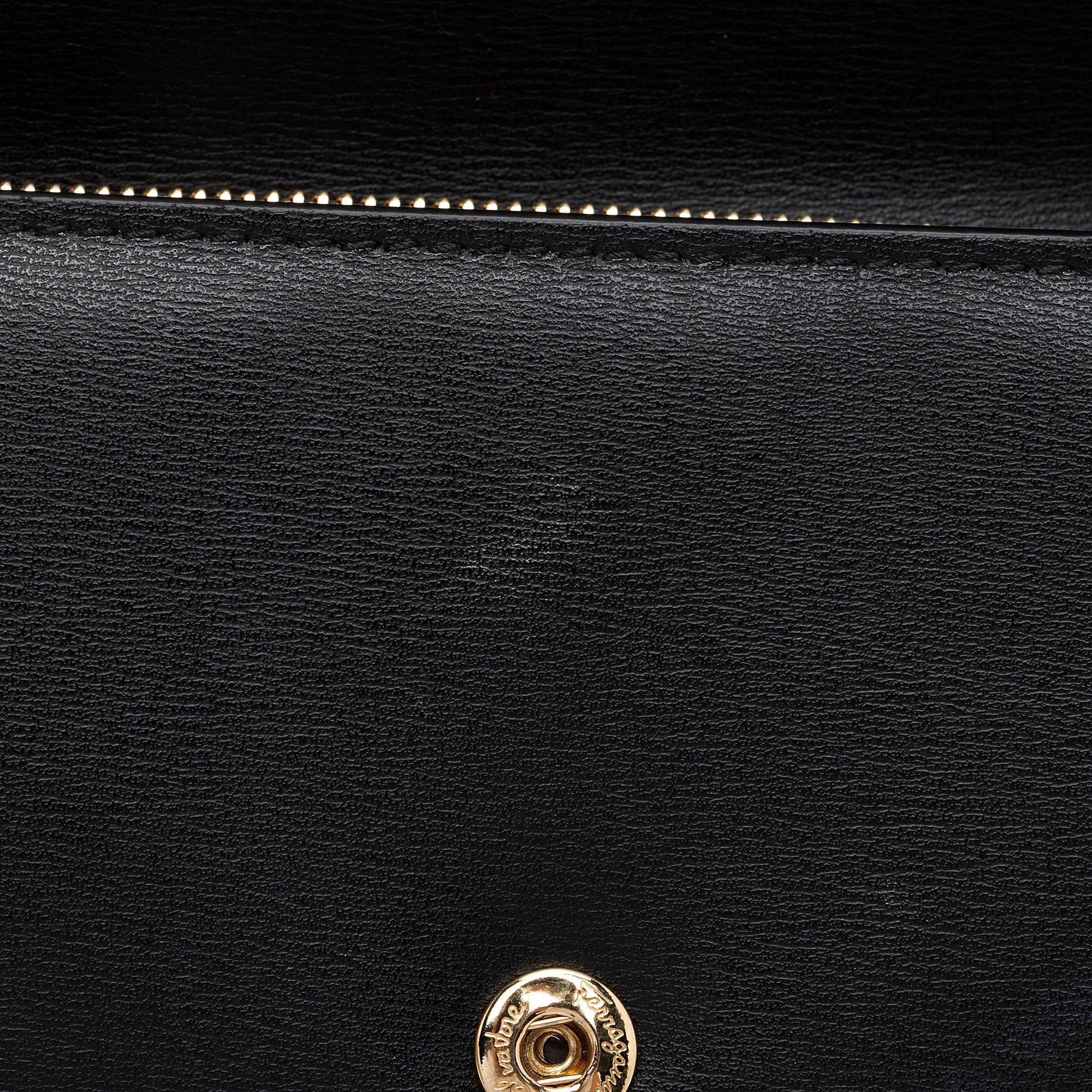 Salvatore Ferragamo Leather Gancini Wallet on Chain Bag (SHF-KGhxzb)